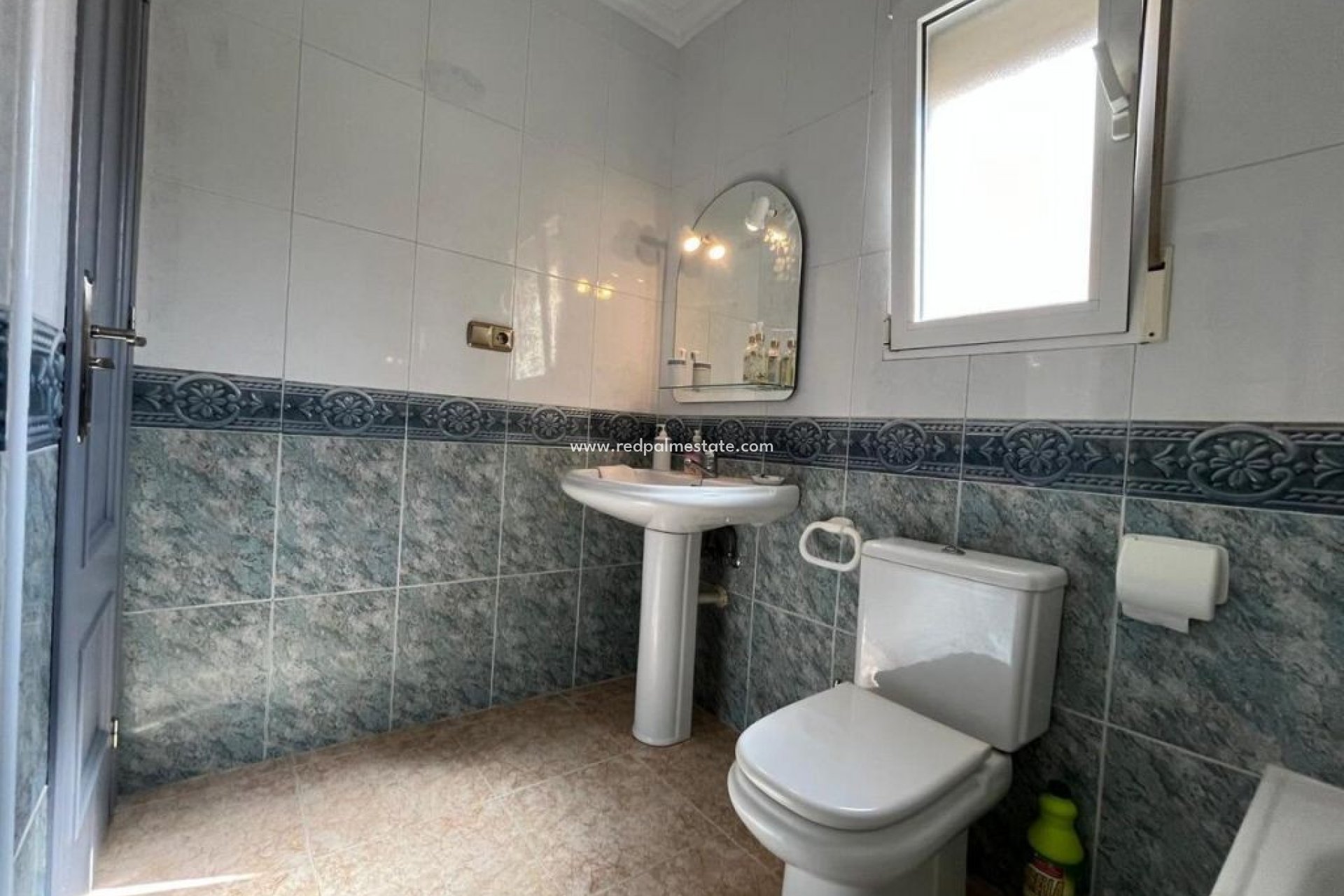 Resale - Villa -
Almoradí