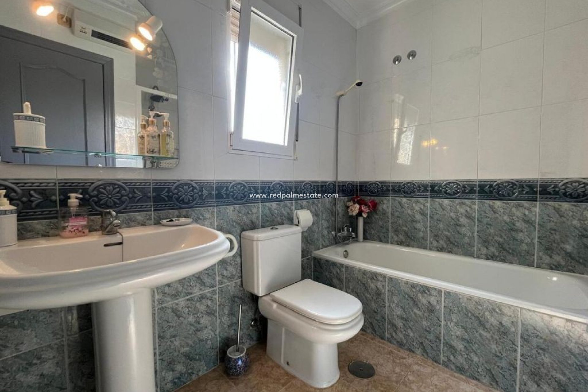 Resale - Villa -
Almoradí