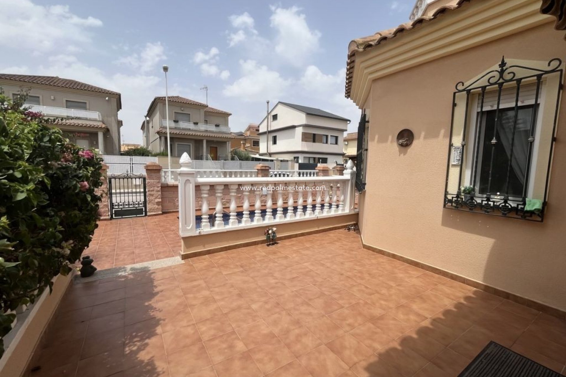 Resale - Villa -
Almoradí