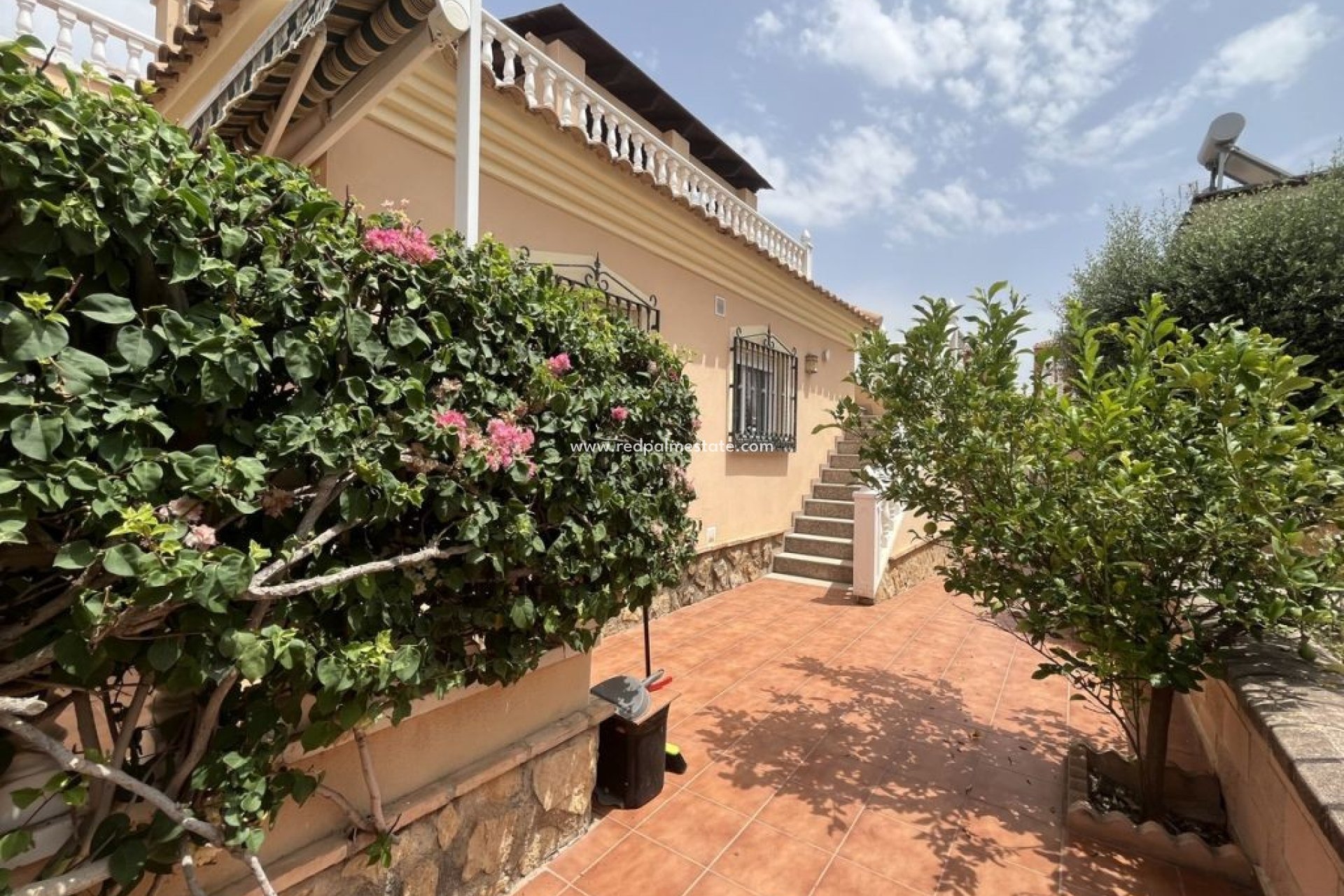 Resale - Villa -
Almoradí