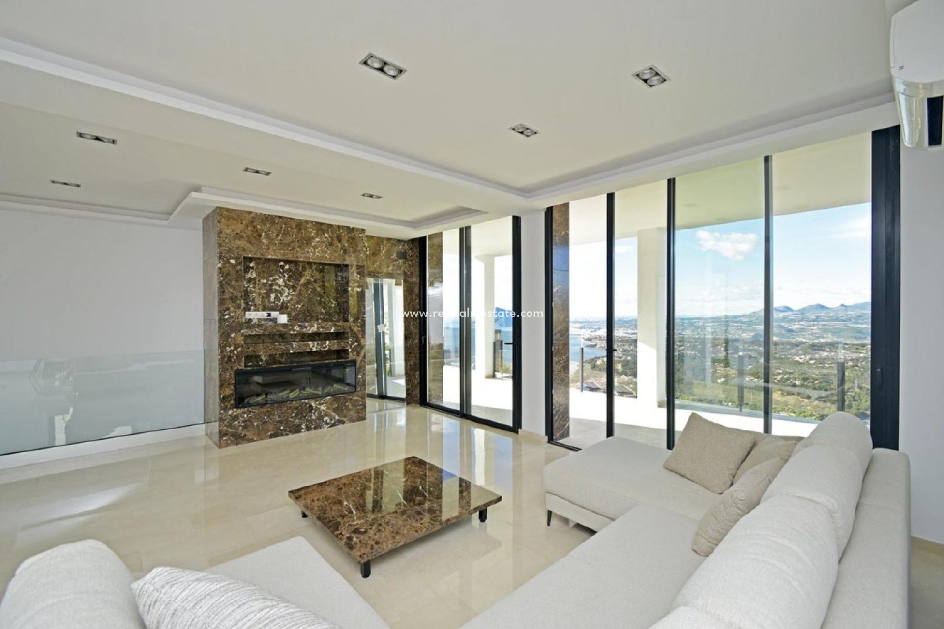 Resale - Villa -
Altea