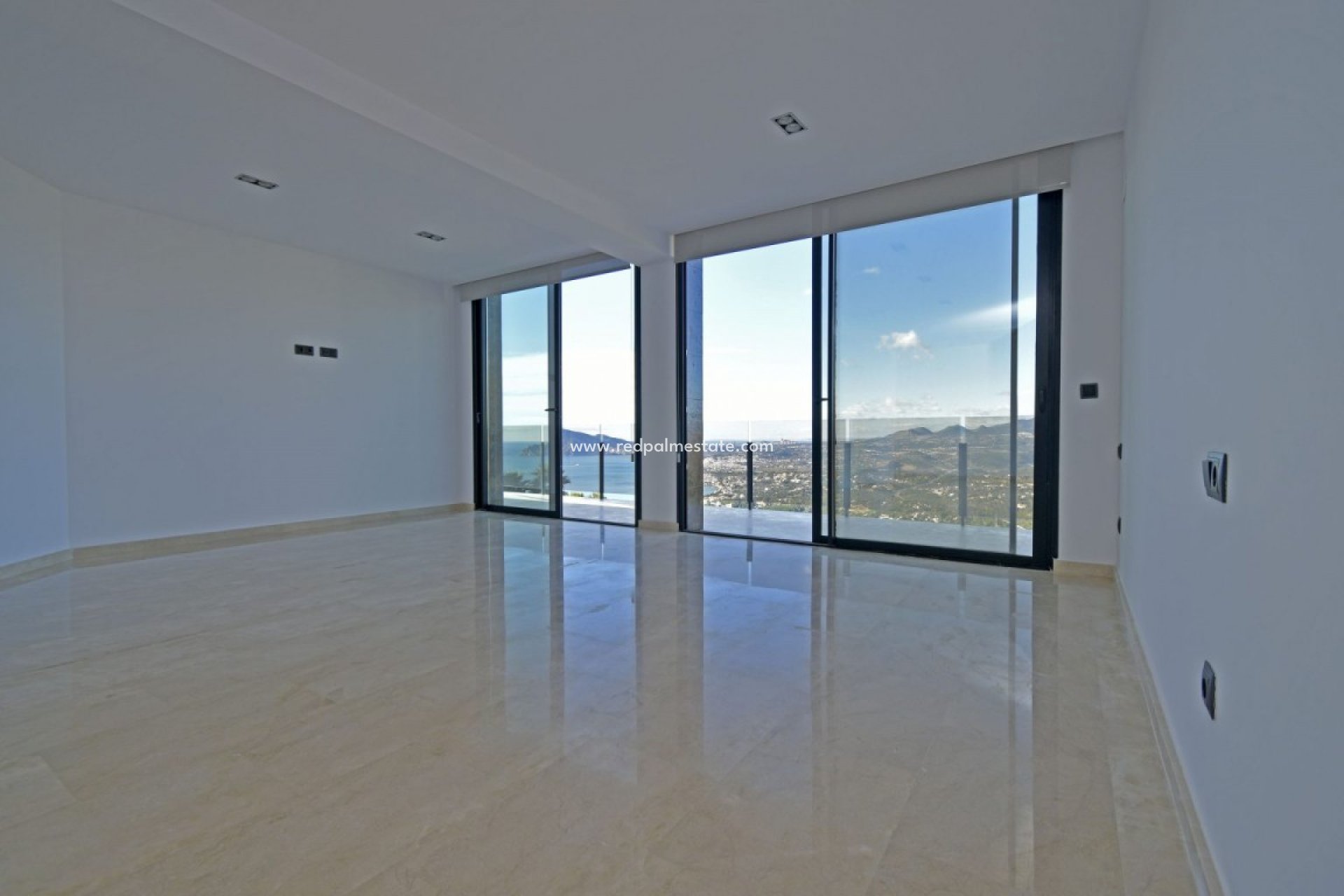 Resale - Villa -
Altea