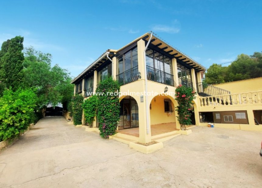 Resale - Villa -
Altea