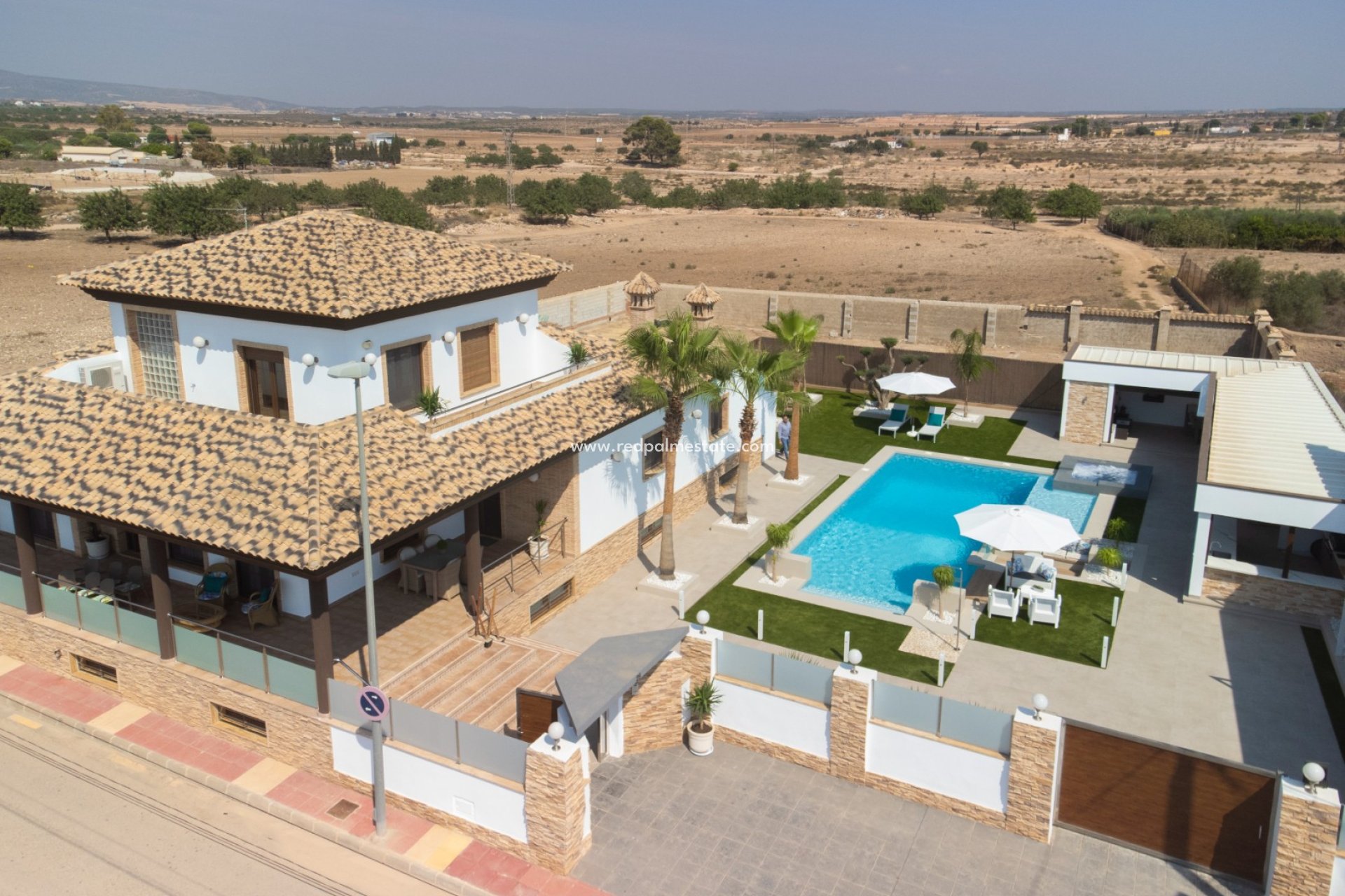 Resale - Villa -
AVILESES