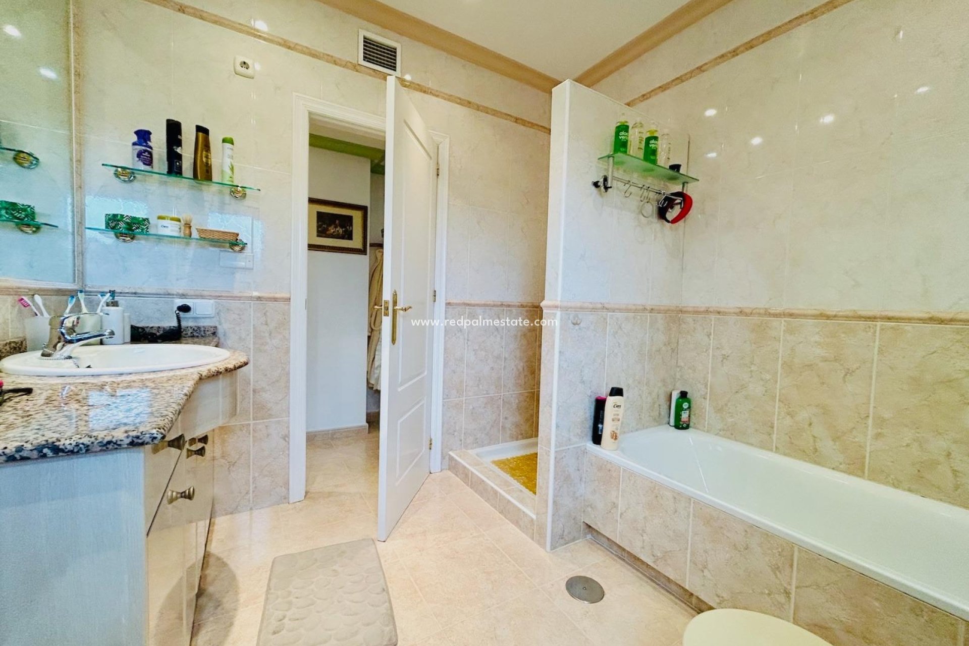 Resale - Villa -
Benferri