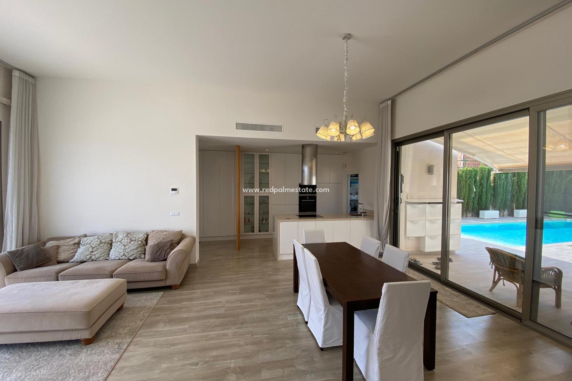 Resale - Villa -
Benijofar - Pueblo