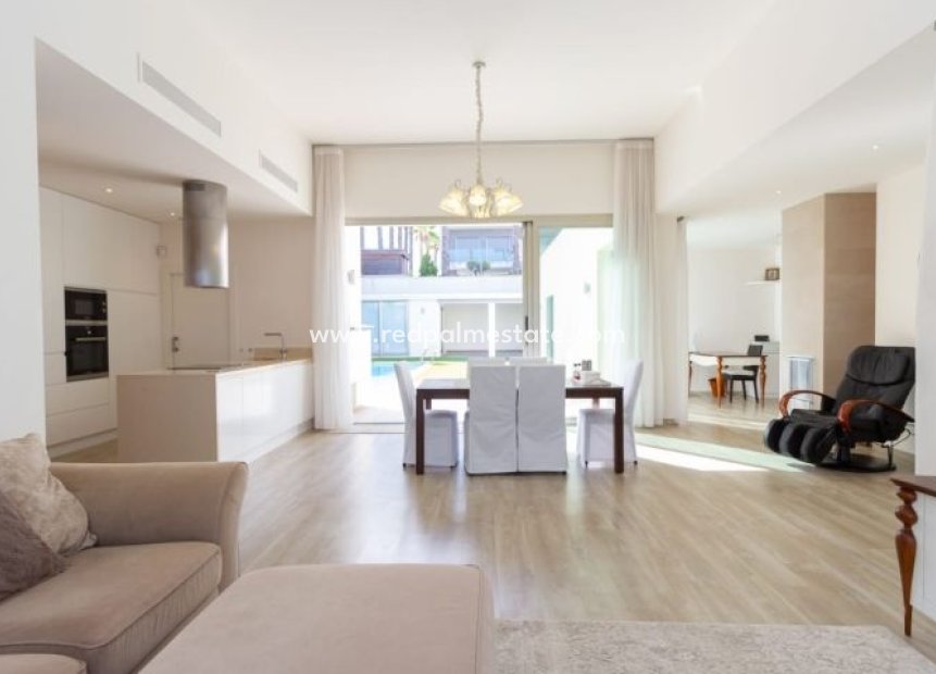 Resale - Villa -
Benijofar