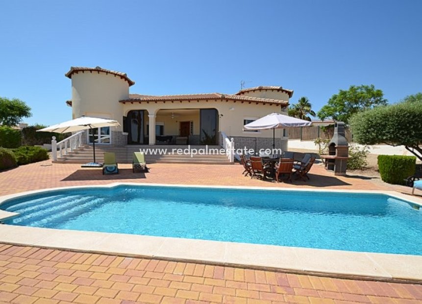 Resale - Villa -
Campos Del Rio