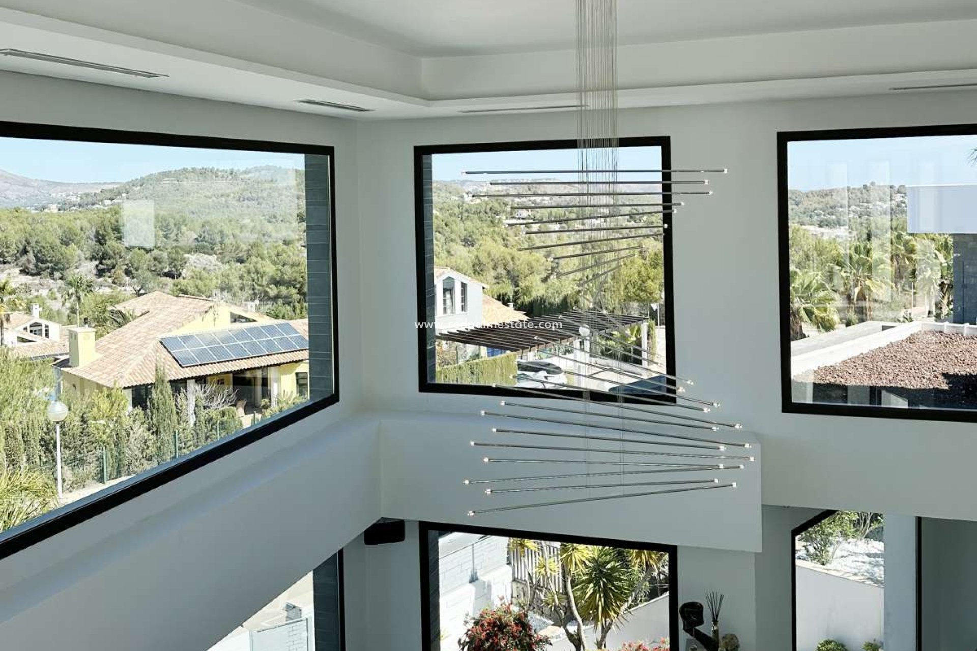 Resale - Villa -
Cansalades - Costa Blanca