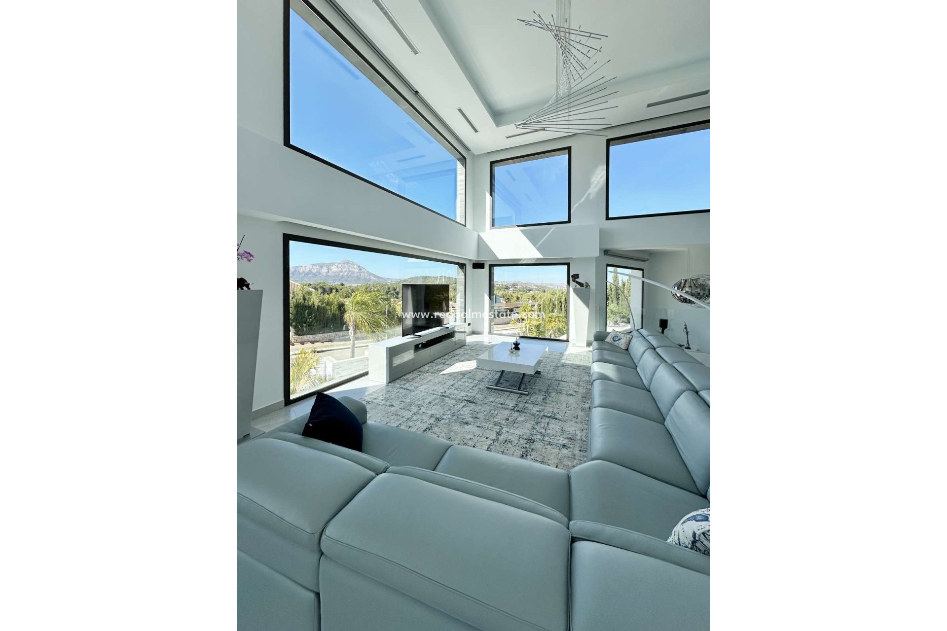 Resale - Villa -
Cansalades - Costa Blanca