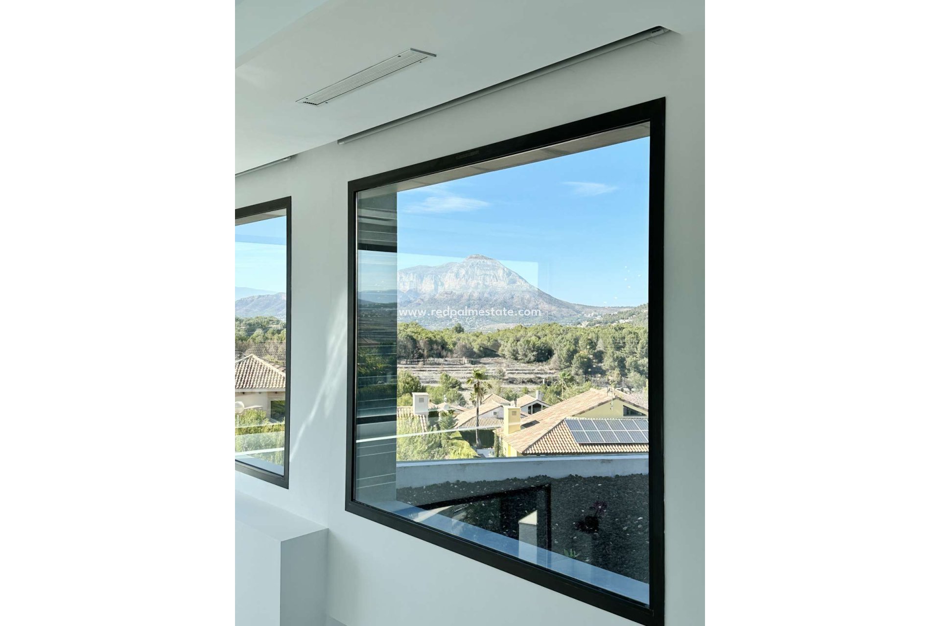 Resale - Villa -
Cansalades - Costa Blanca