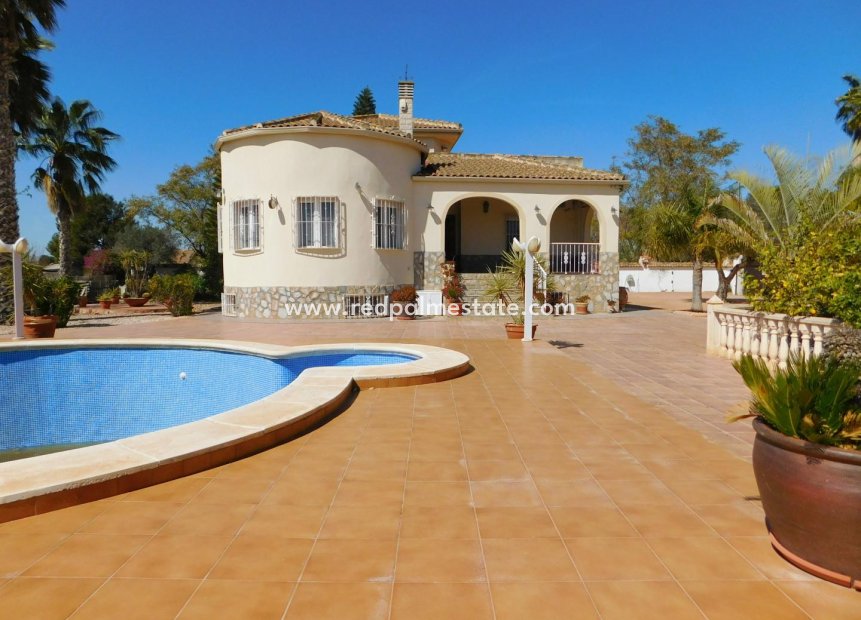 Resale - Villa -
Catral