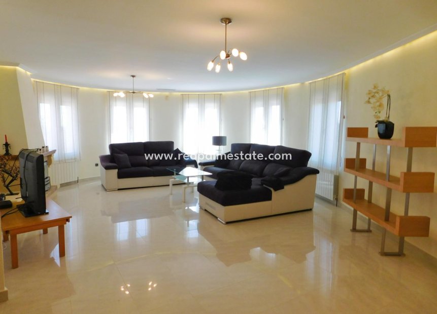 Resale - Villa -
Catral