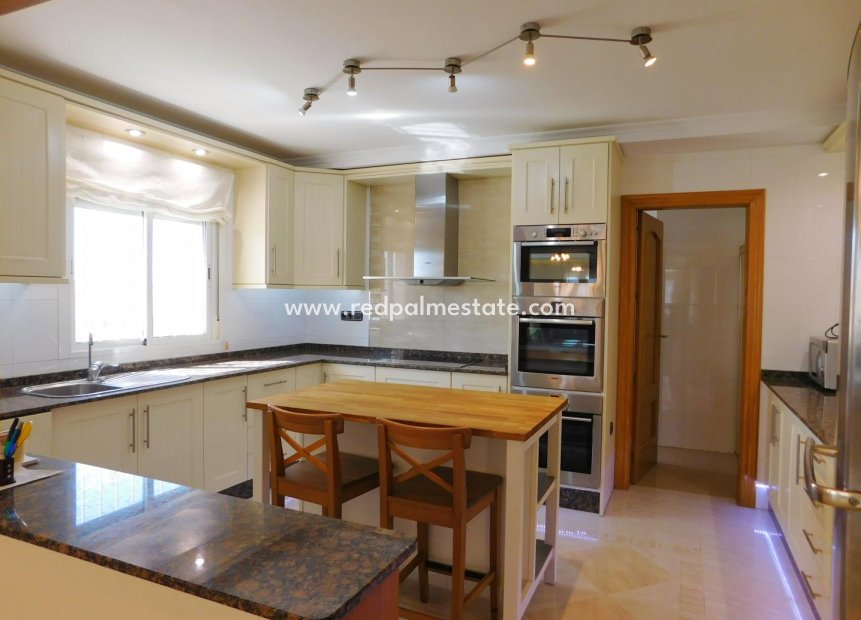 Resale - Villa -
Catral