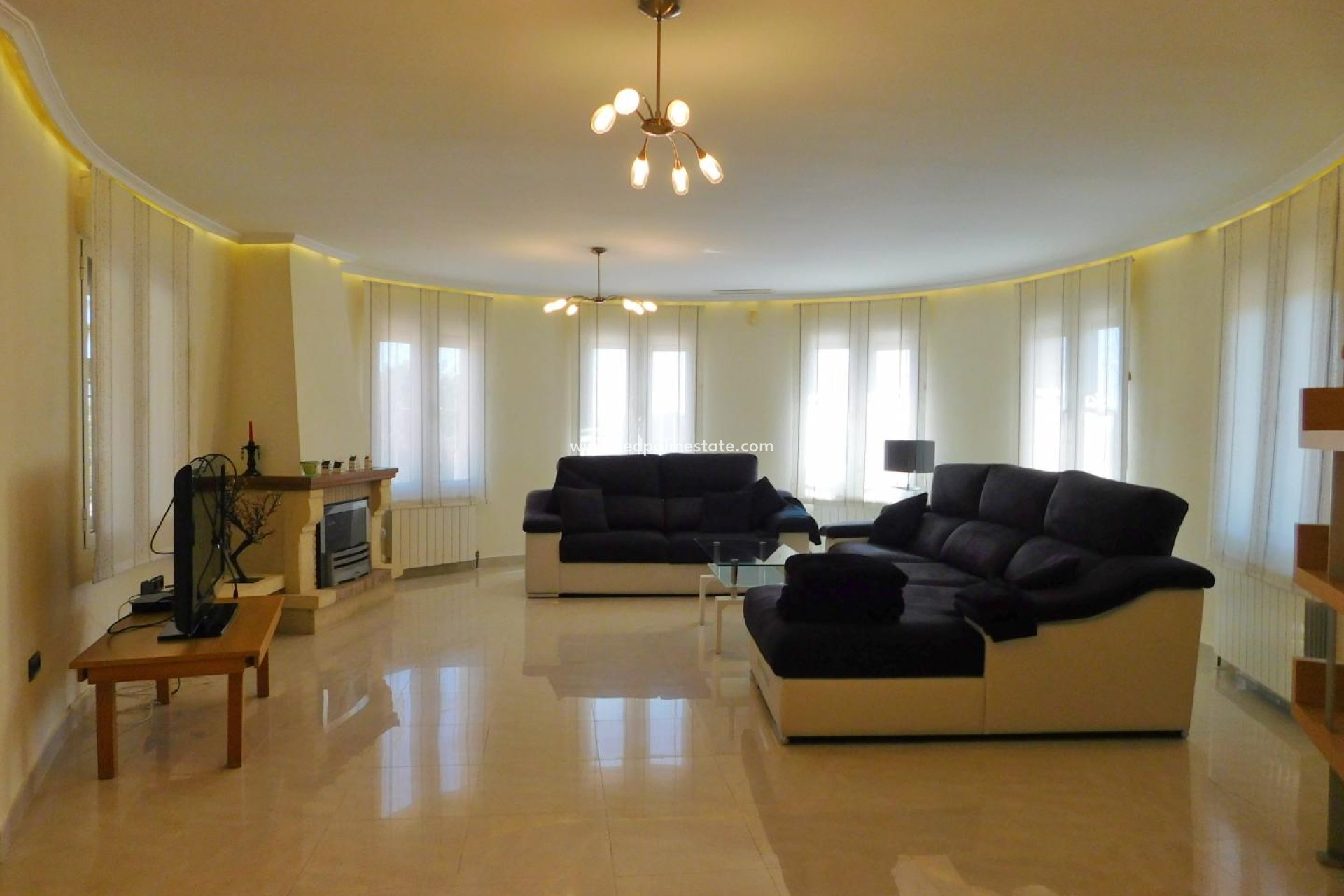 Resale - Villa -
Catral