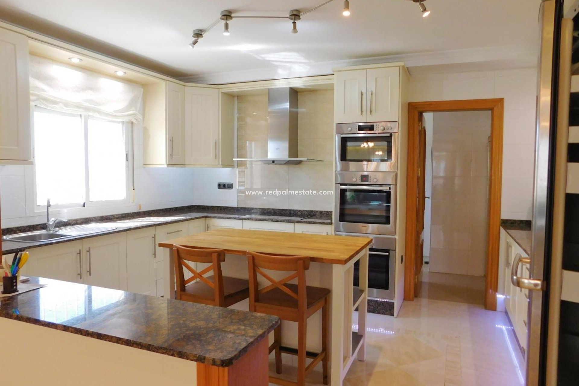 Resale - Villa -
Catral