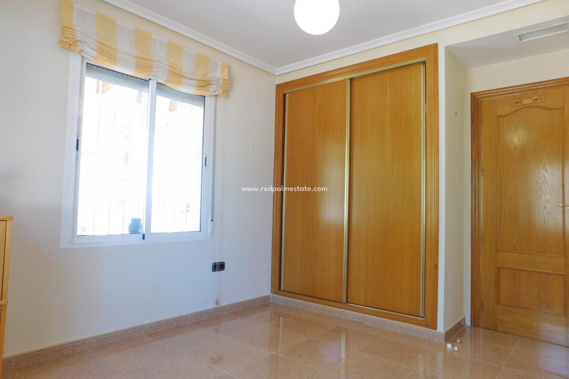 Resale - Villa -
Catral