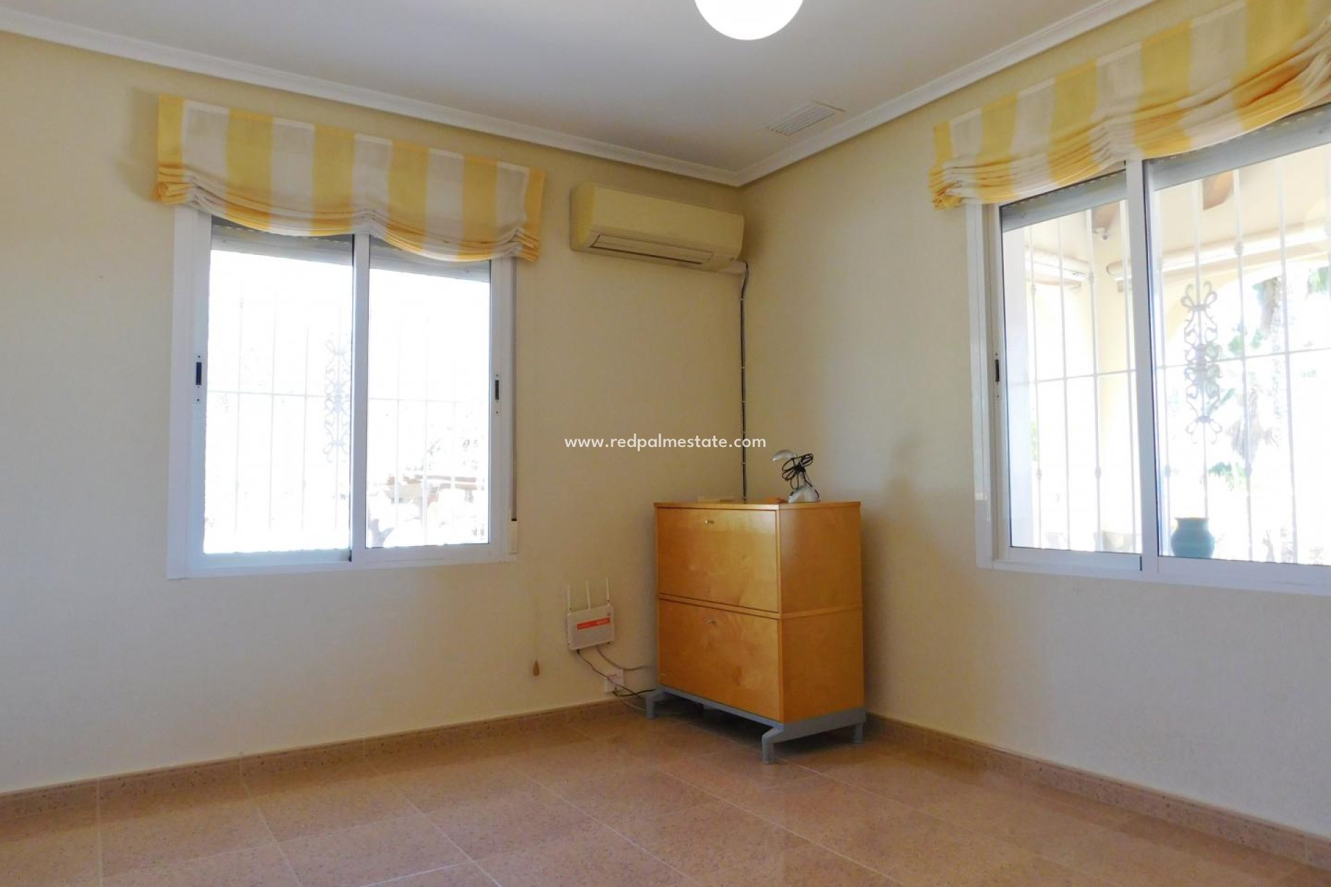 Resale - Villa -
Catral