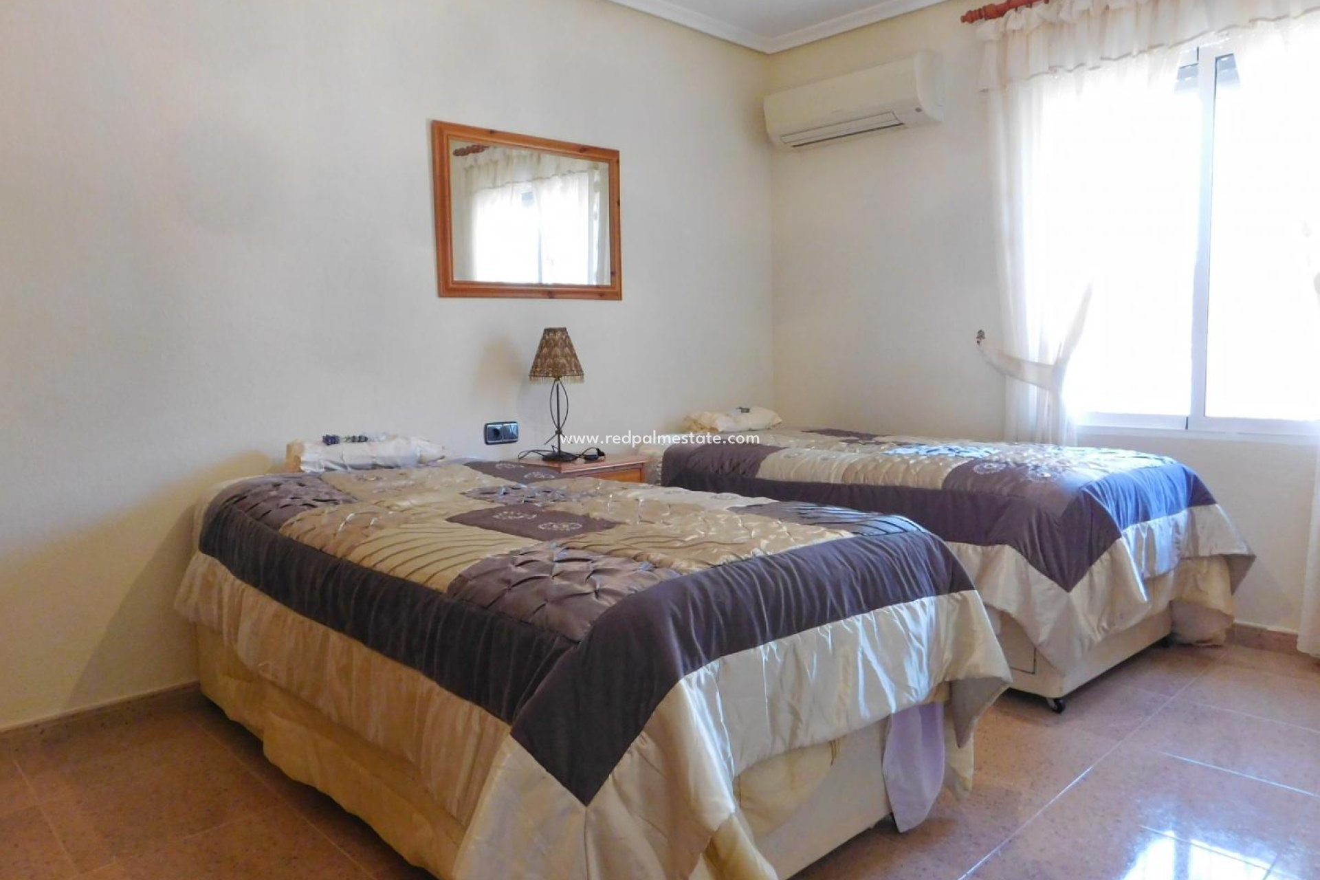 Resale - Villa -
Catral