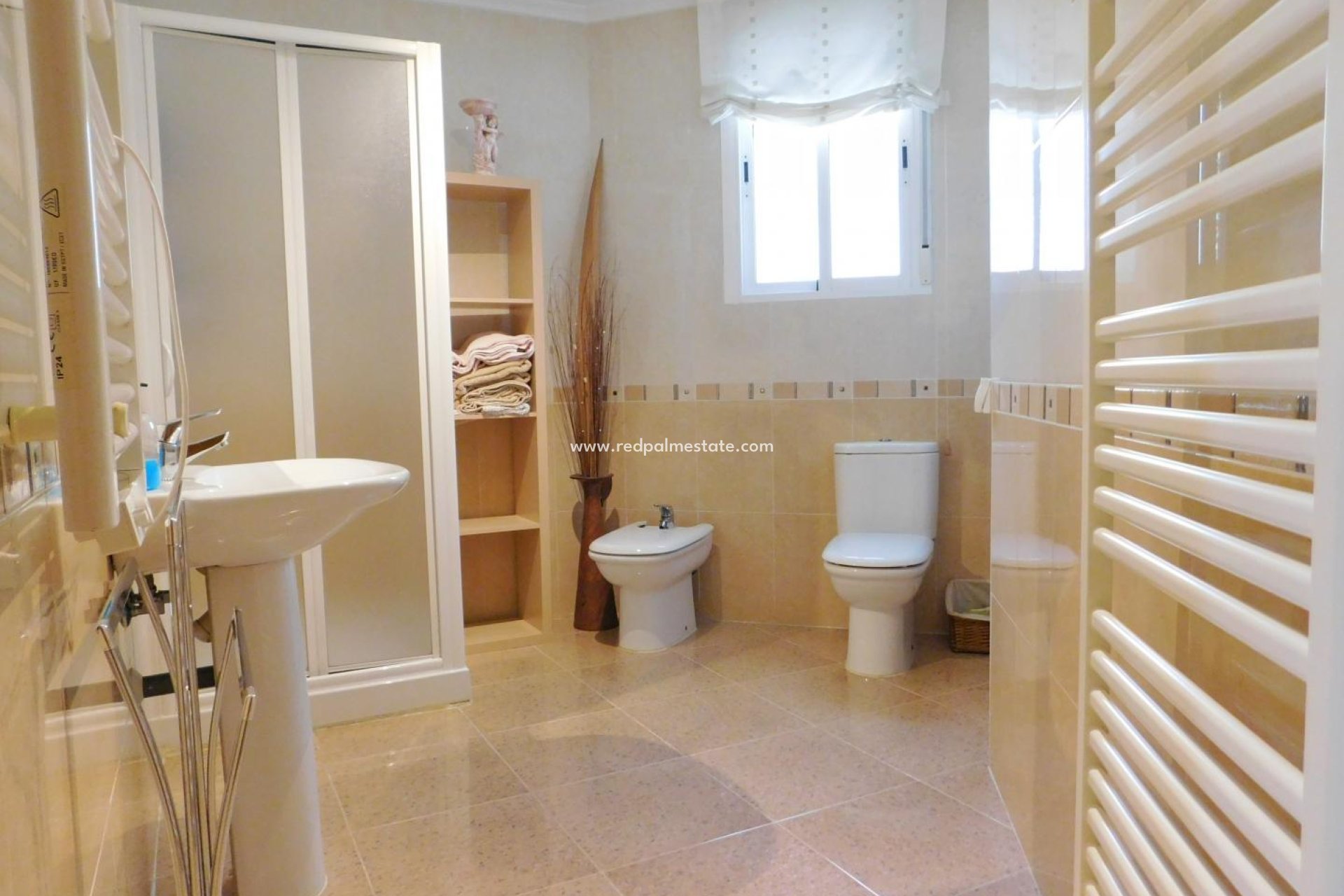 Resale - Villa -
Catral