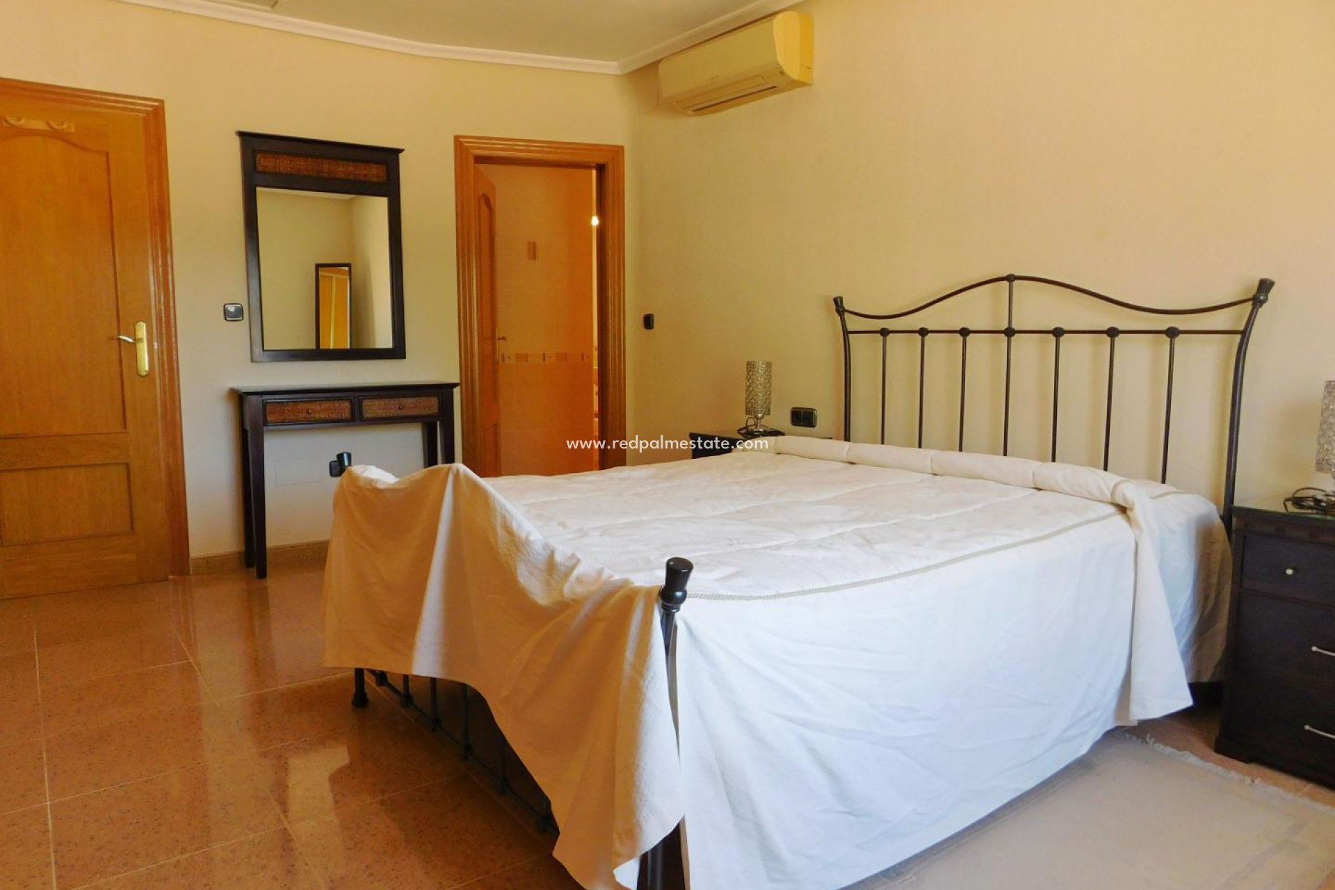 Resale - Villa -
Catral