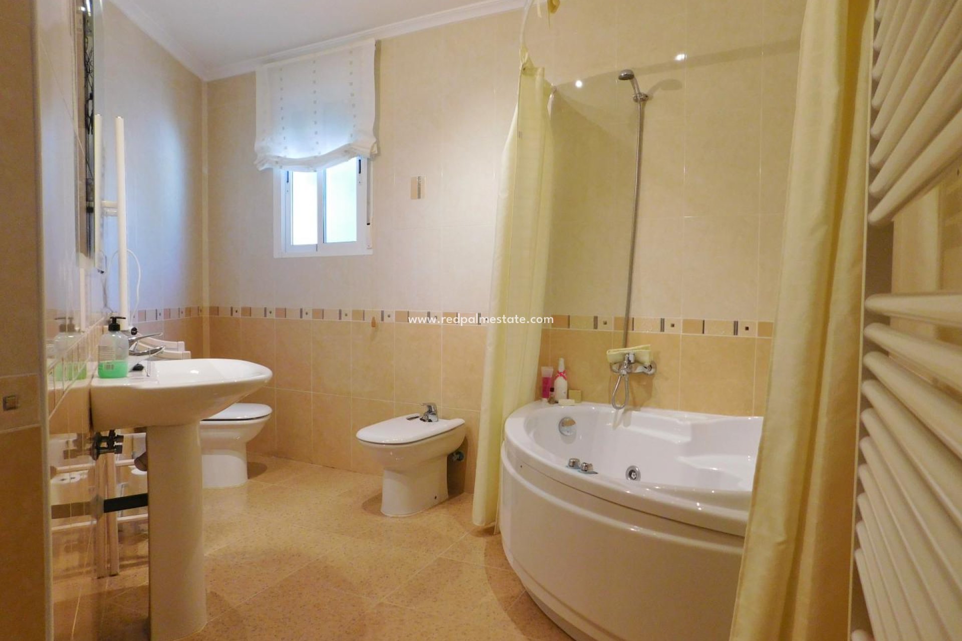 Resale - Villa -
Catral