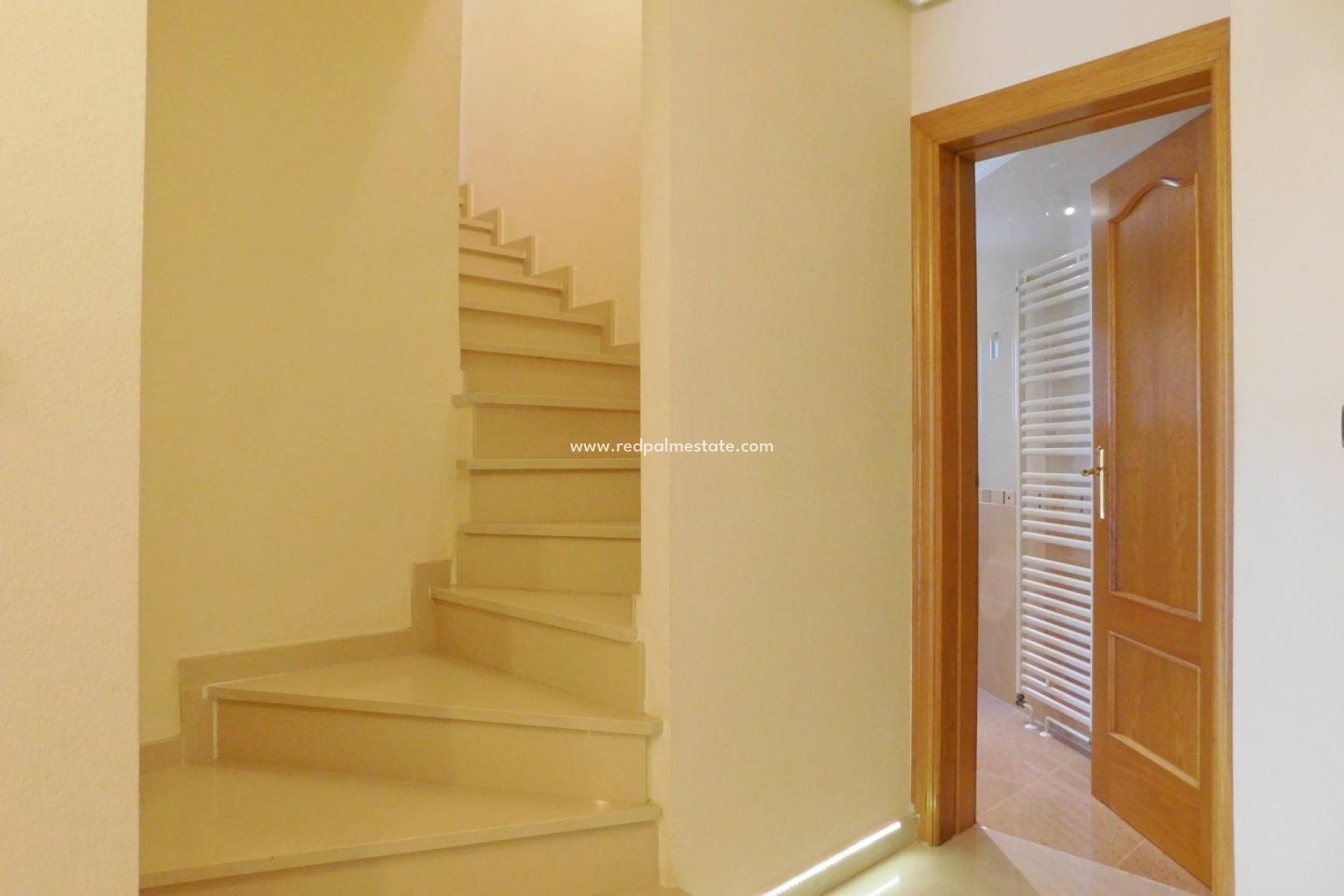 Resale - Villa -
Catral