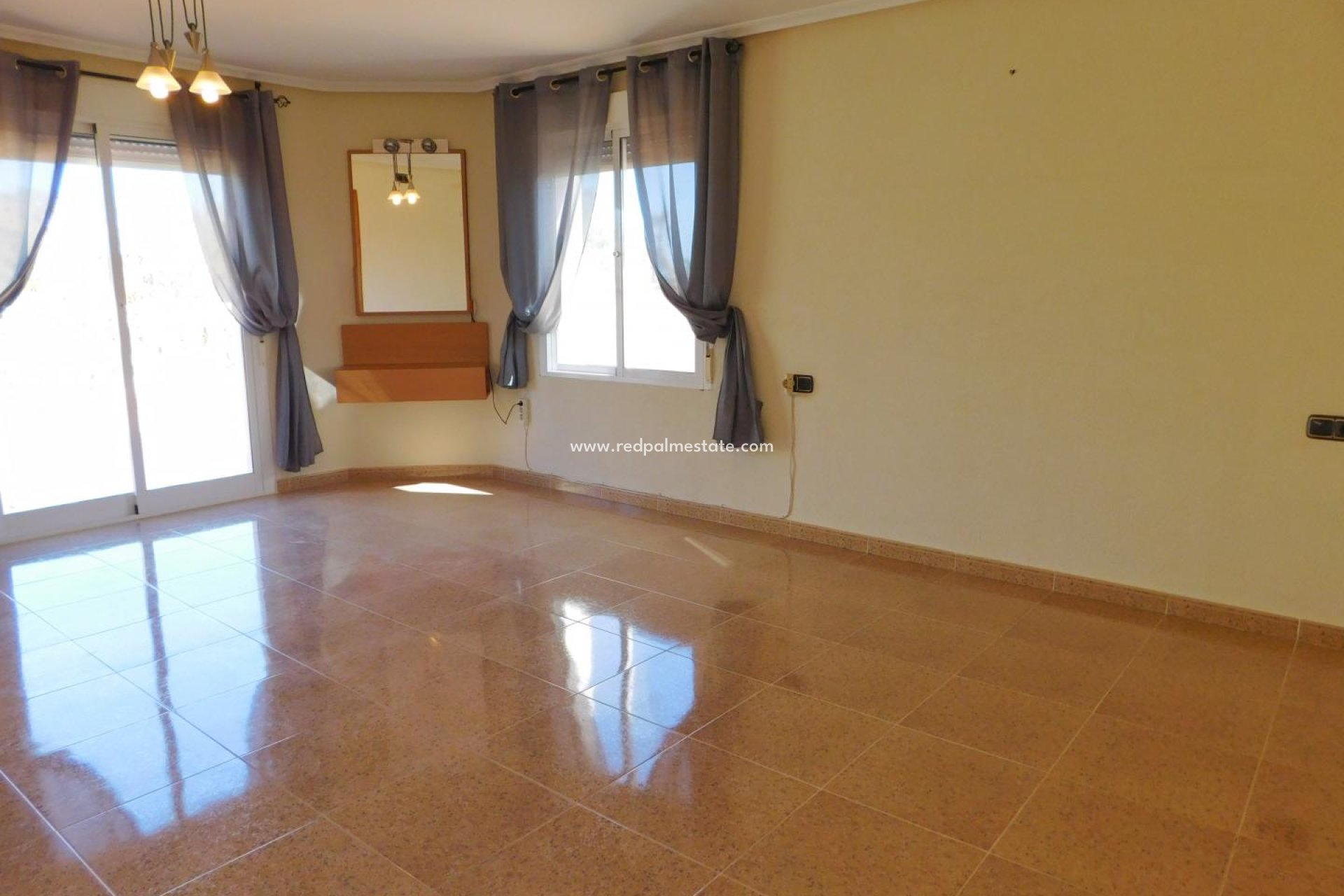 Resale - Villa -
Catral