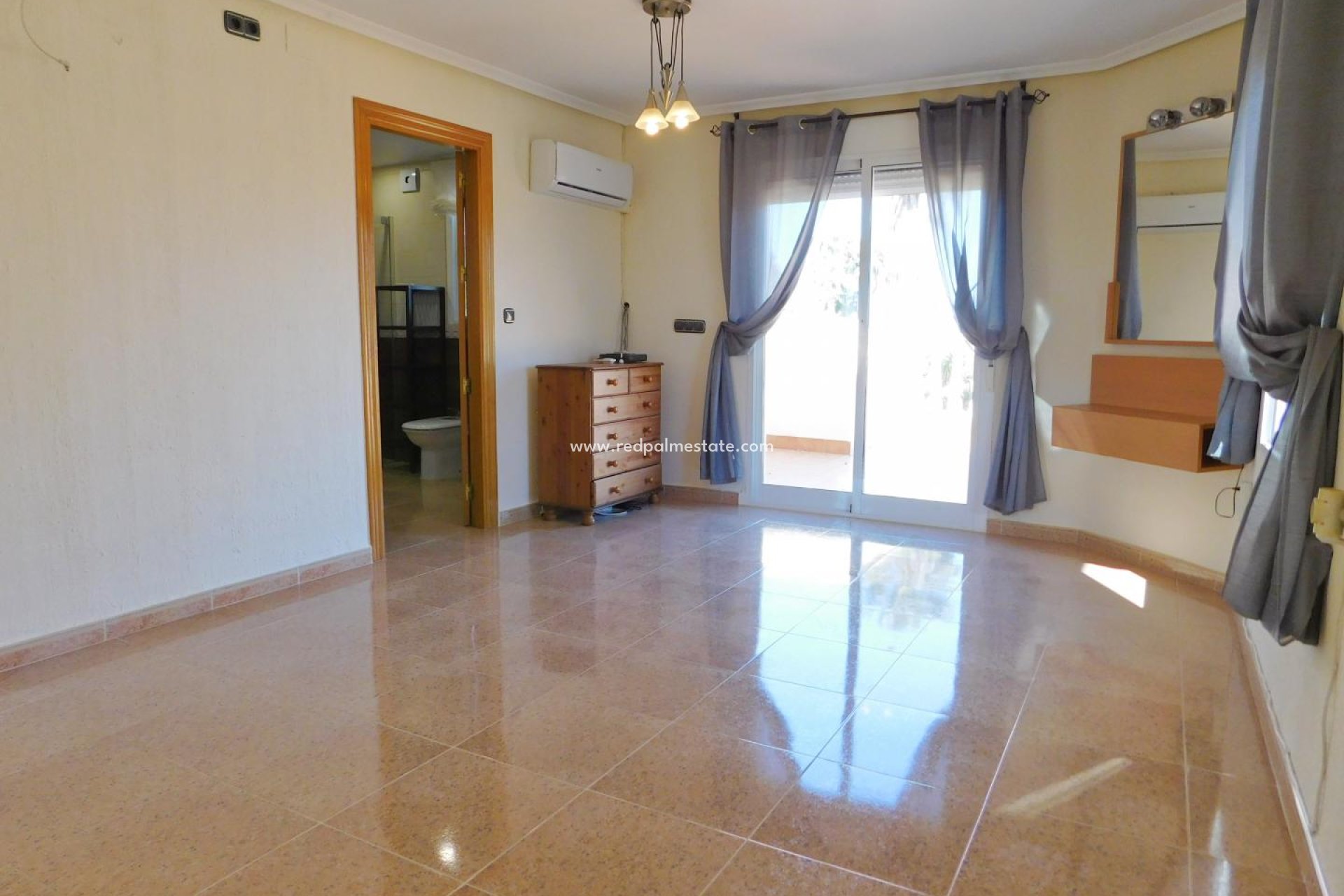 Resale - Villa -
Catral