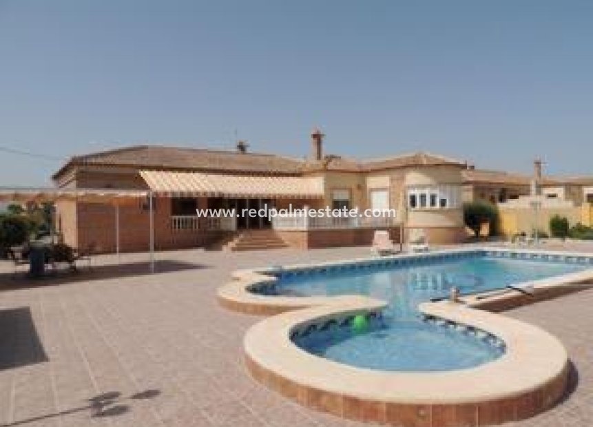 Resale - Villa -
Catral