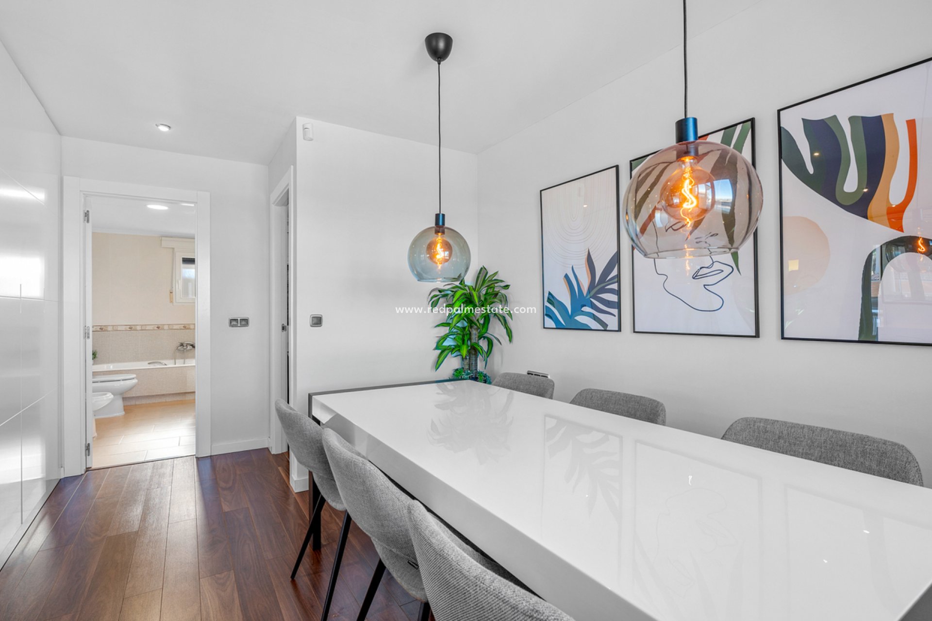 Resale - Villa -
Ciudad De Las Comunicaciones - Costa Blanca