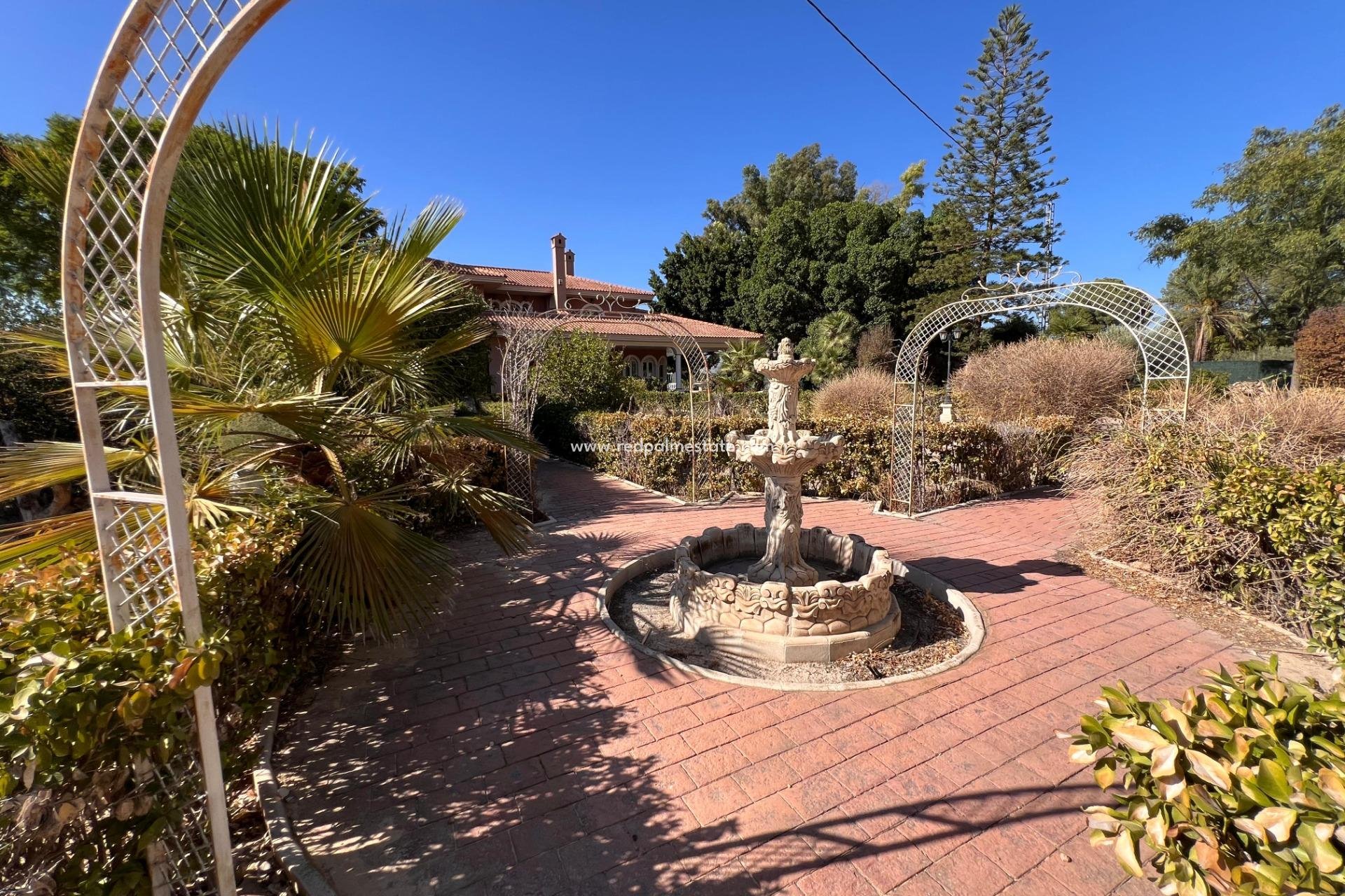 Resale - Villa -
Cox - Callosa de Segura