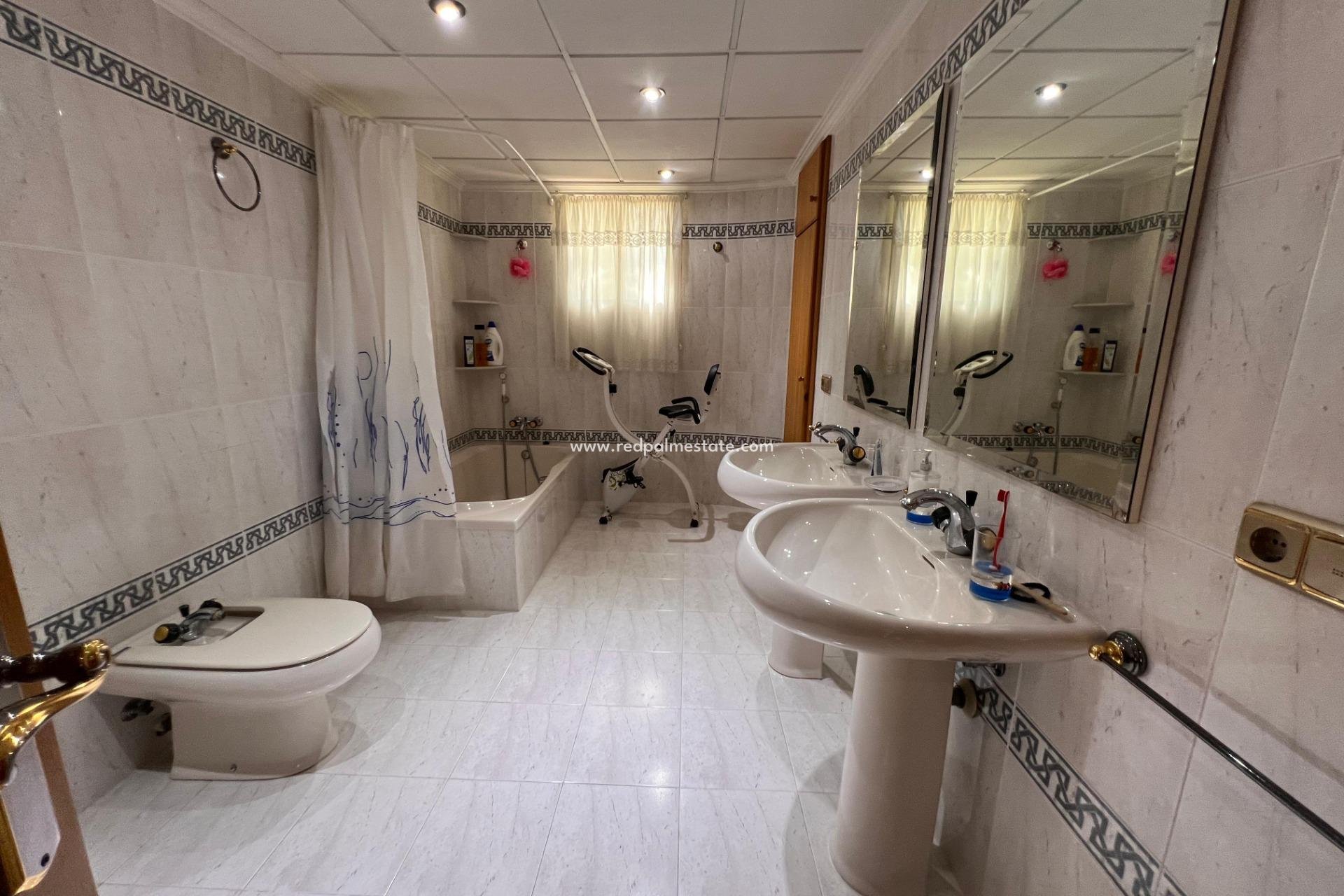 Resale - Villa -
Cox - Callosa de Segura