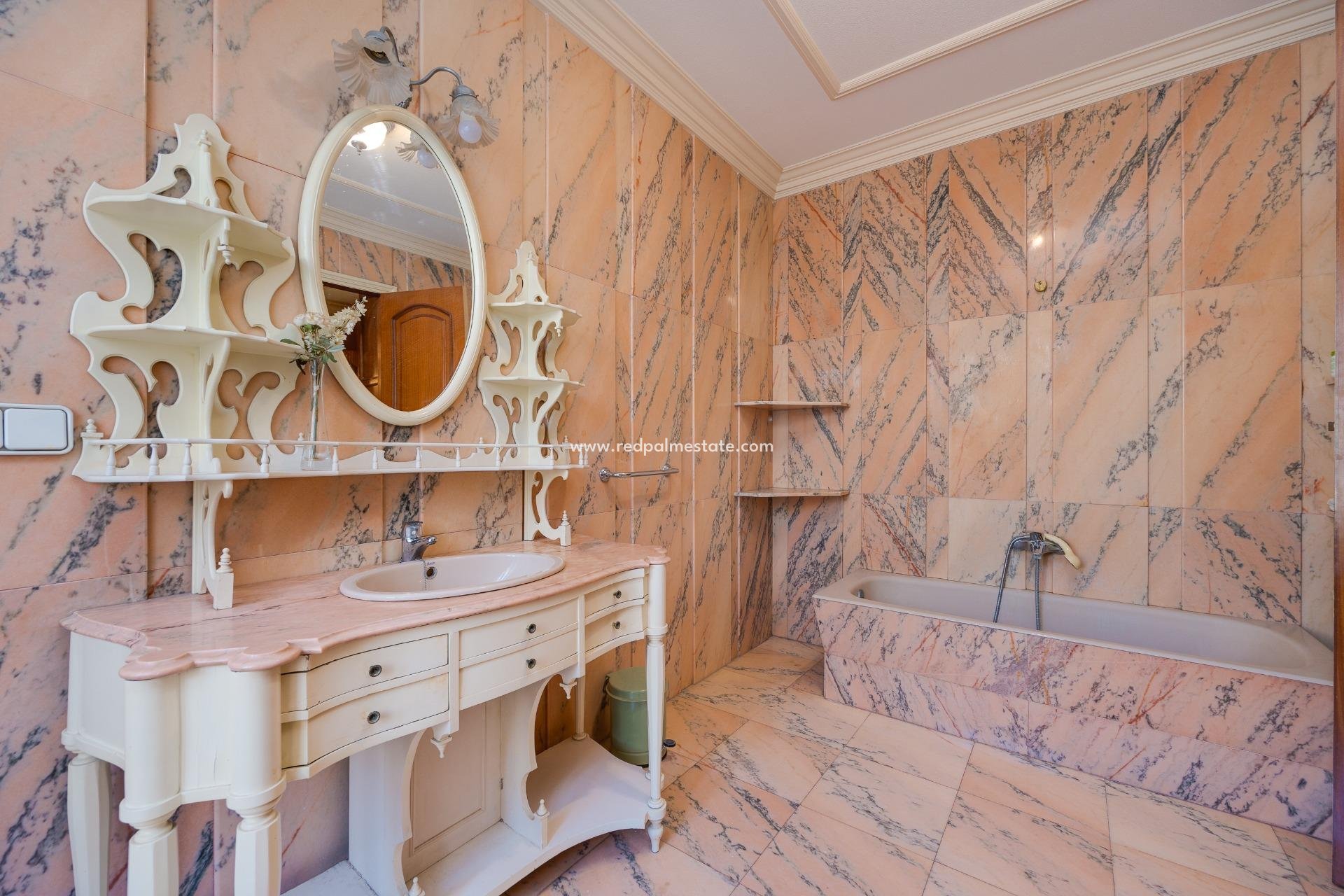 Resale - Villa -
Cox - Comunidad Valenciana