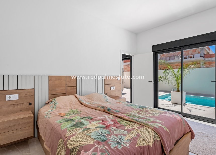 Resale - Villa -
Daya Nueva - Costa Blanca