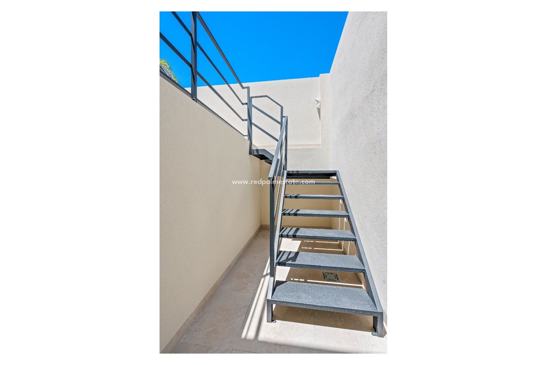 Resale - Villa -
Daya Nueva - Costa Blanca