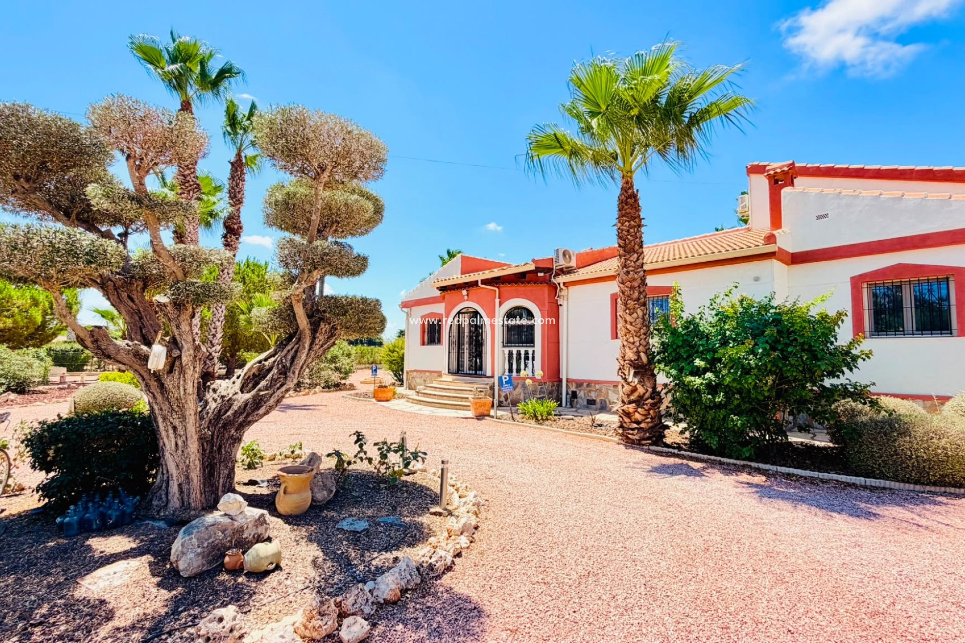 Resale - Villa -
Daya Vieja - Costa Blanca