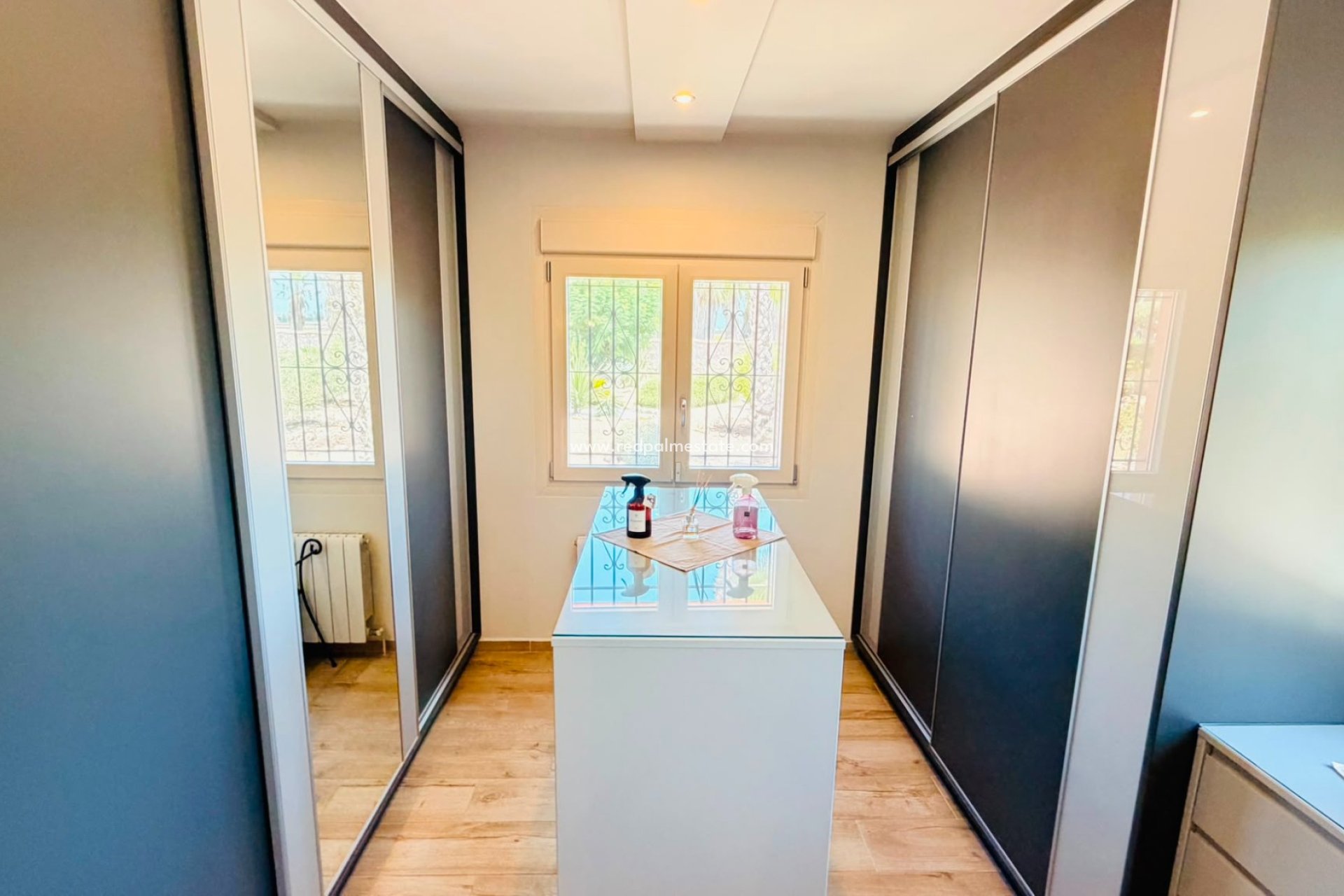 Resale - Villa -
Daya Vieja - Costa Blanca