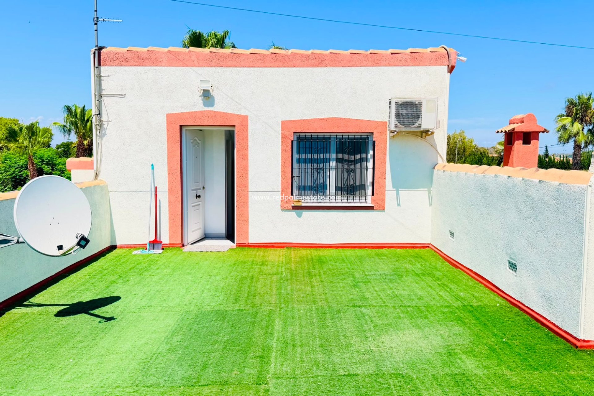 Resale - Villa -
Daya Vieja - Costa Blanca
