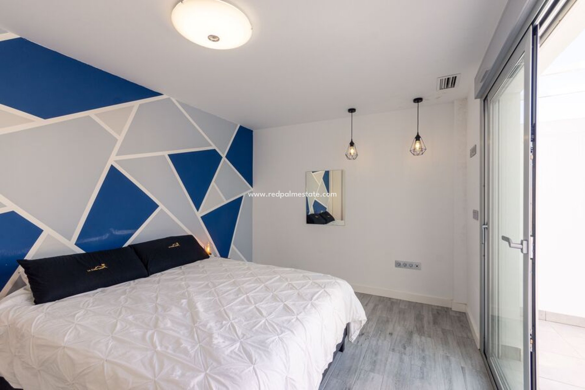 Resale - Villa -
Daya Vieja - Costa Blanca