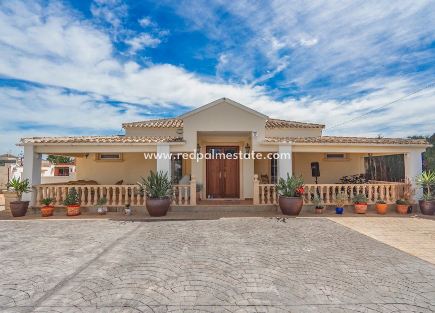 Resale - Villa -
Daya Vieja - Heredades