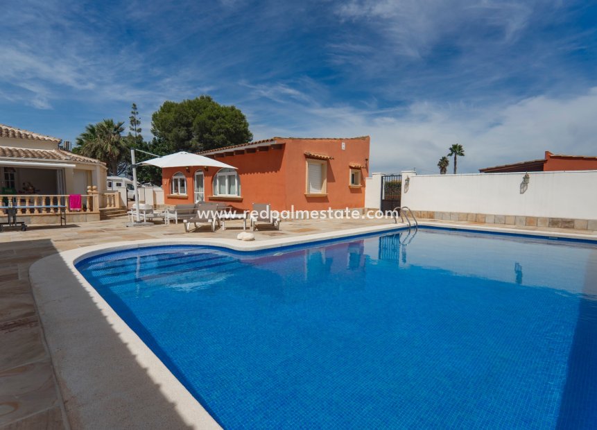 Resale - Villa -
Daya Vieja - Heredades