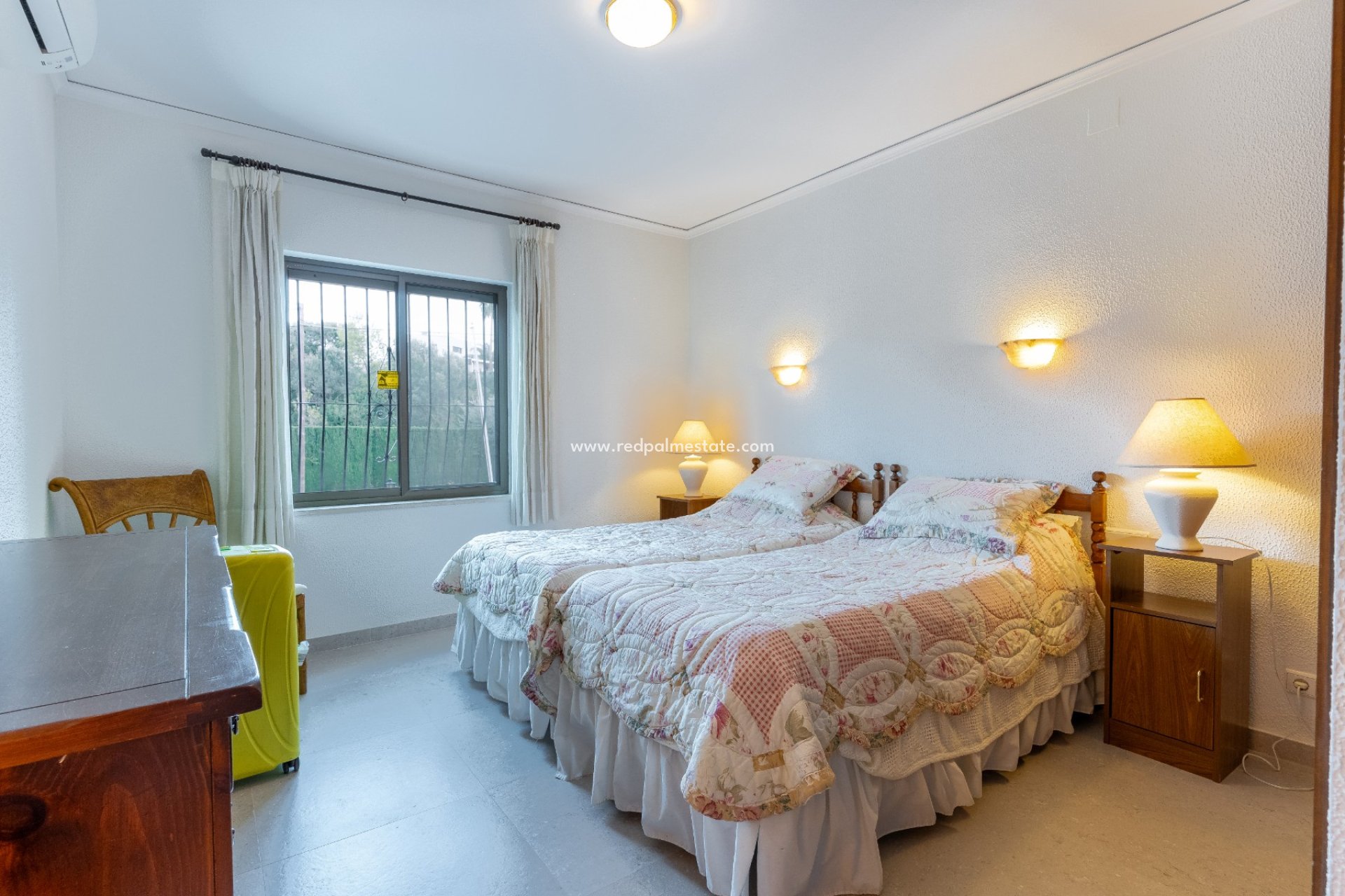 Resale - Villa -
Denia