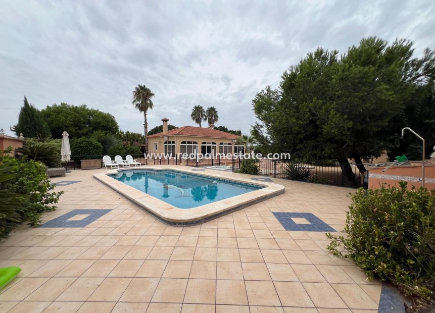 Resale - Villa -
Dolores - Cmno. Escorredor