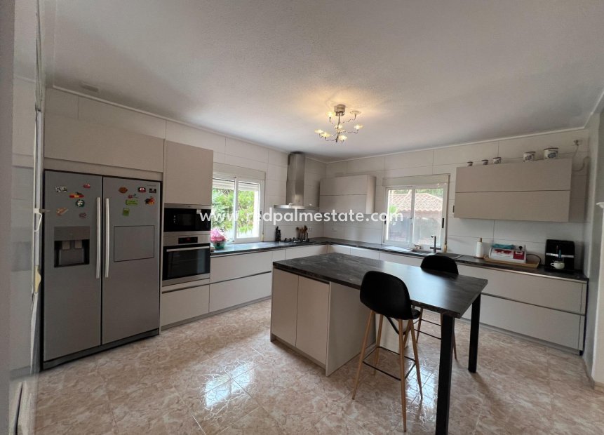 Resale - Villa -
Dolores - Cmno. Escorredor