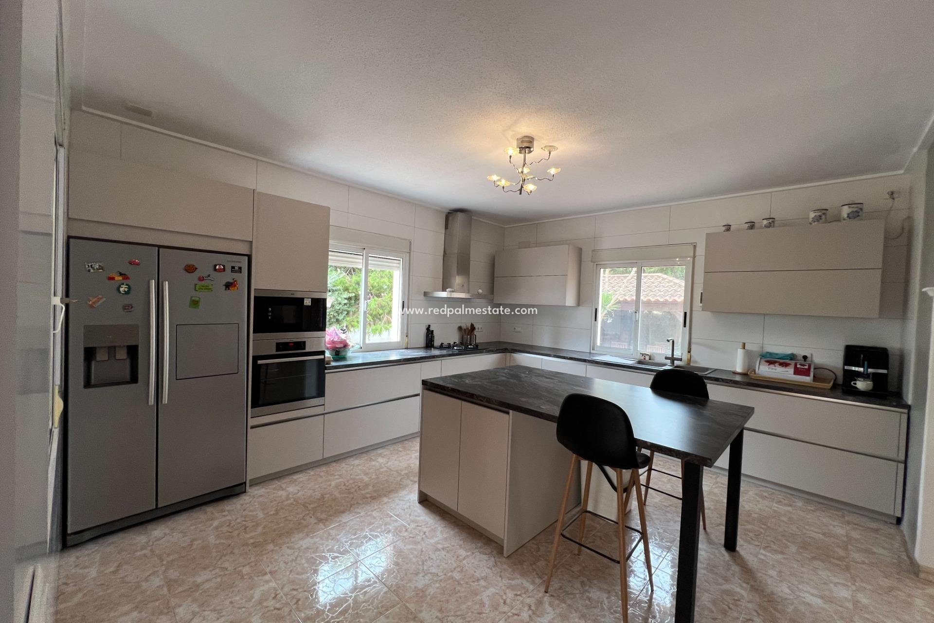 Resale - Villa -
Dolores - Cmno. Escorredor