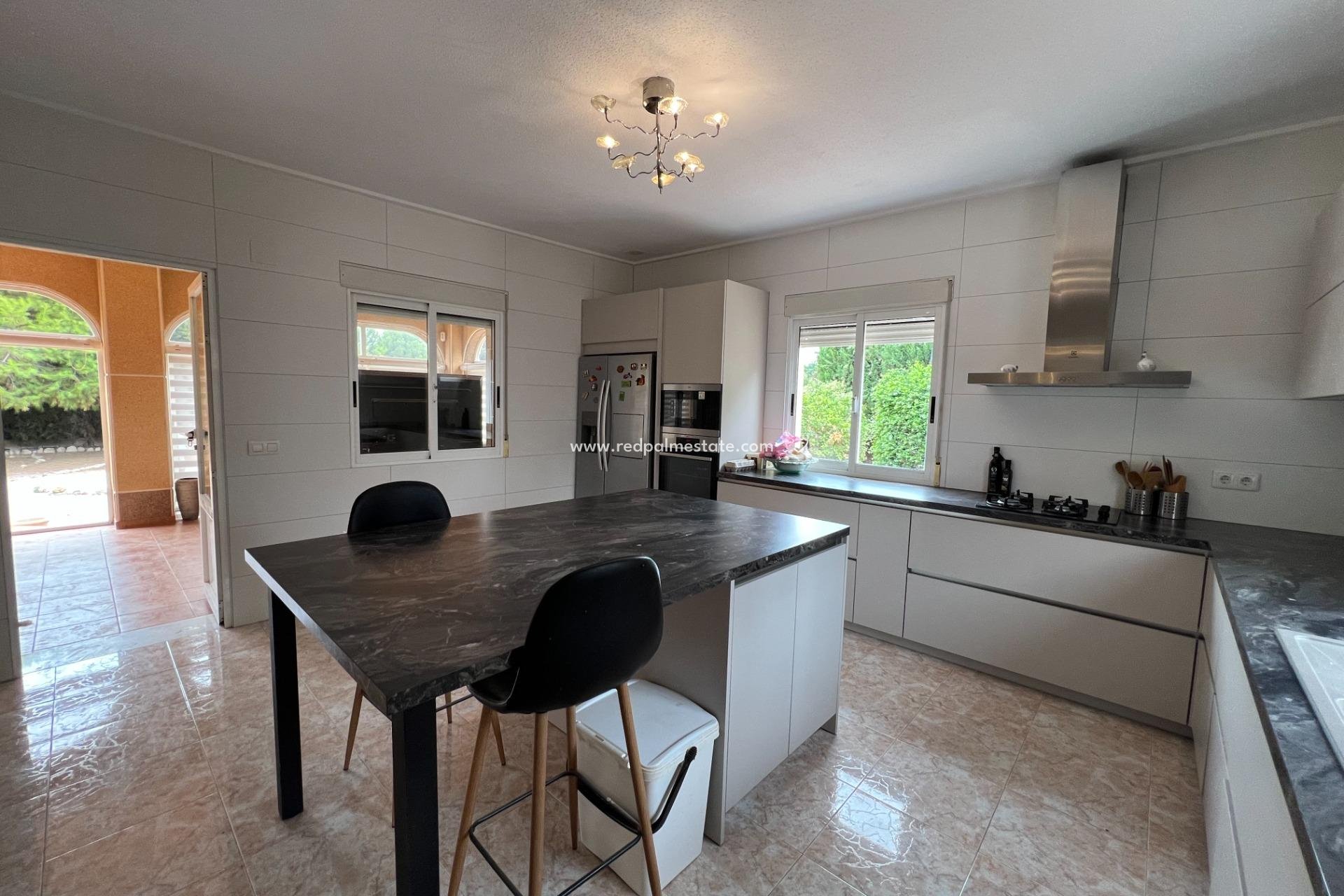 Resale - Villa -
Dolores - Cmno. Escorredor