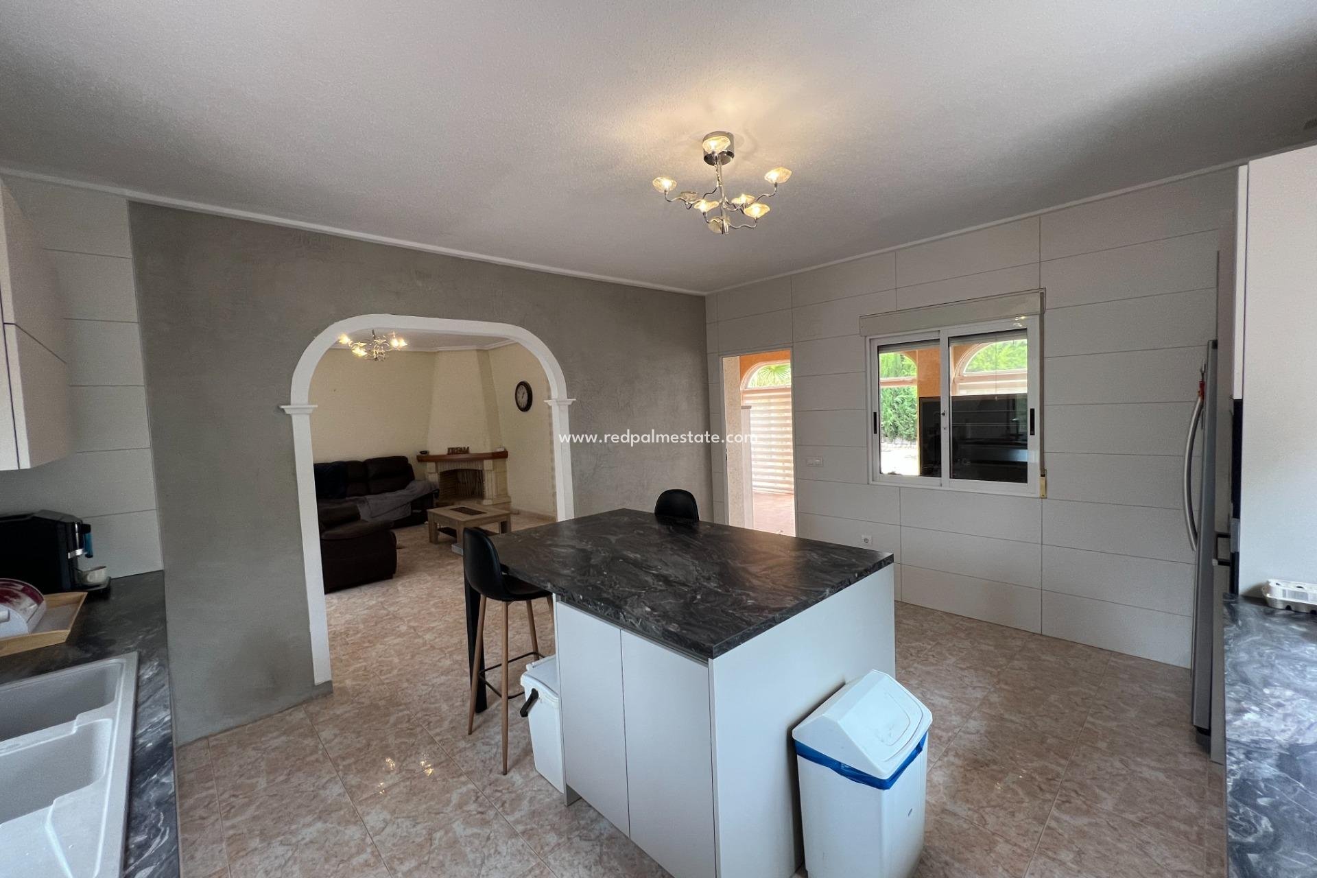 Resale - Villa -
Dolores - Cmno. Escorredor