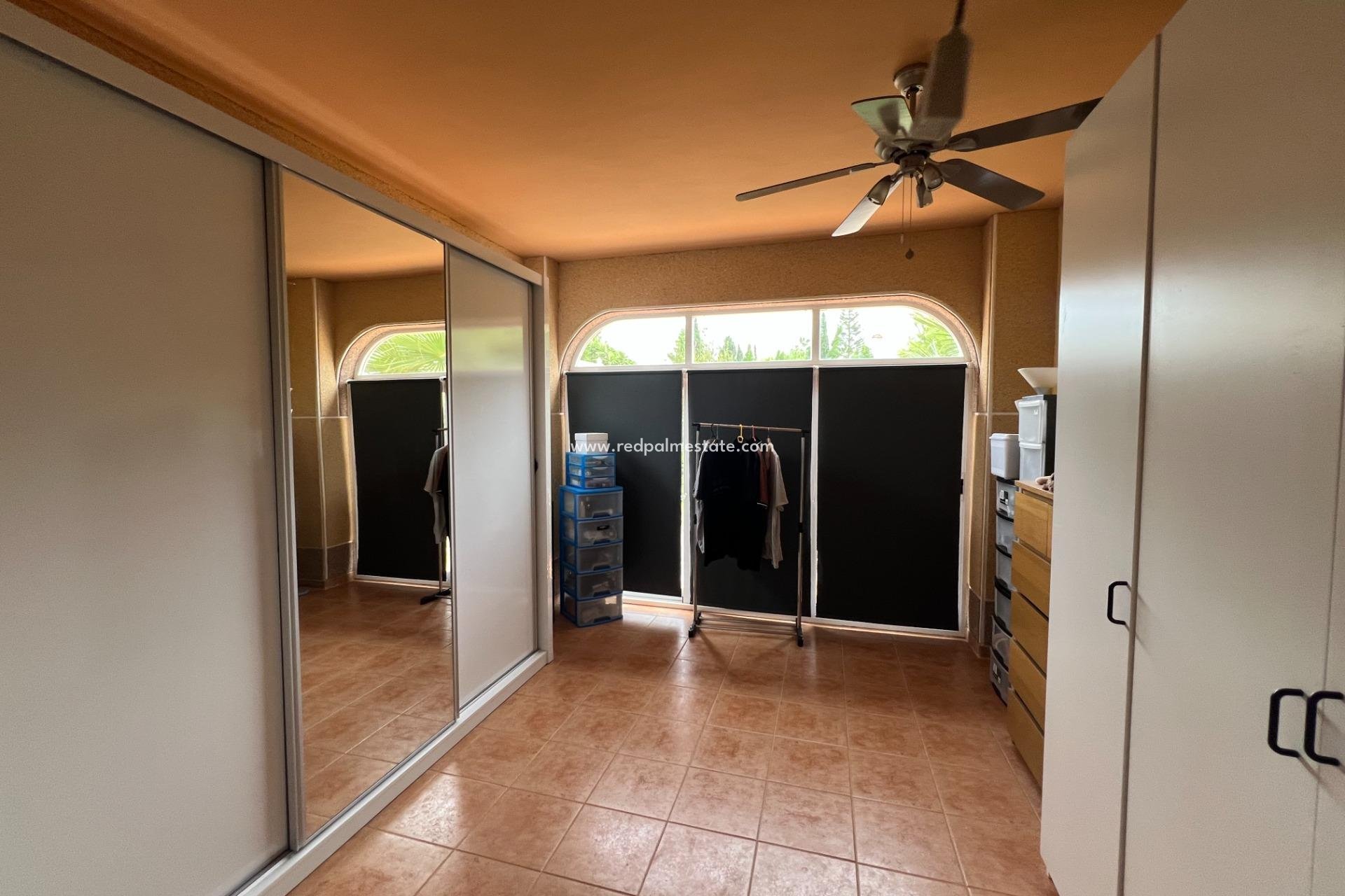 Resale - Villa -
Dolores - Cmno. Escorredor