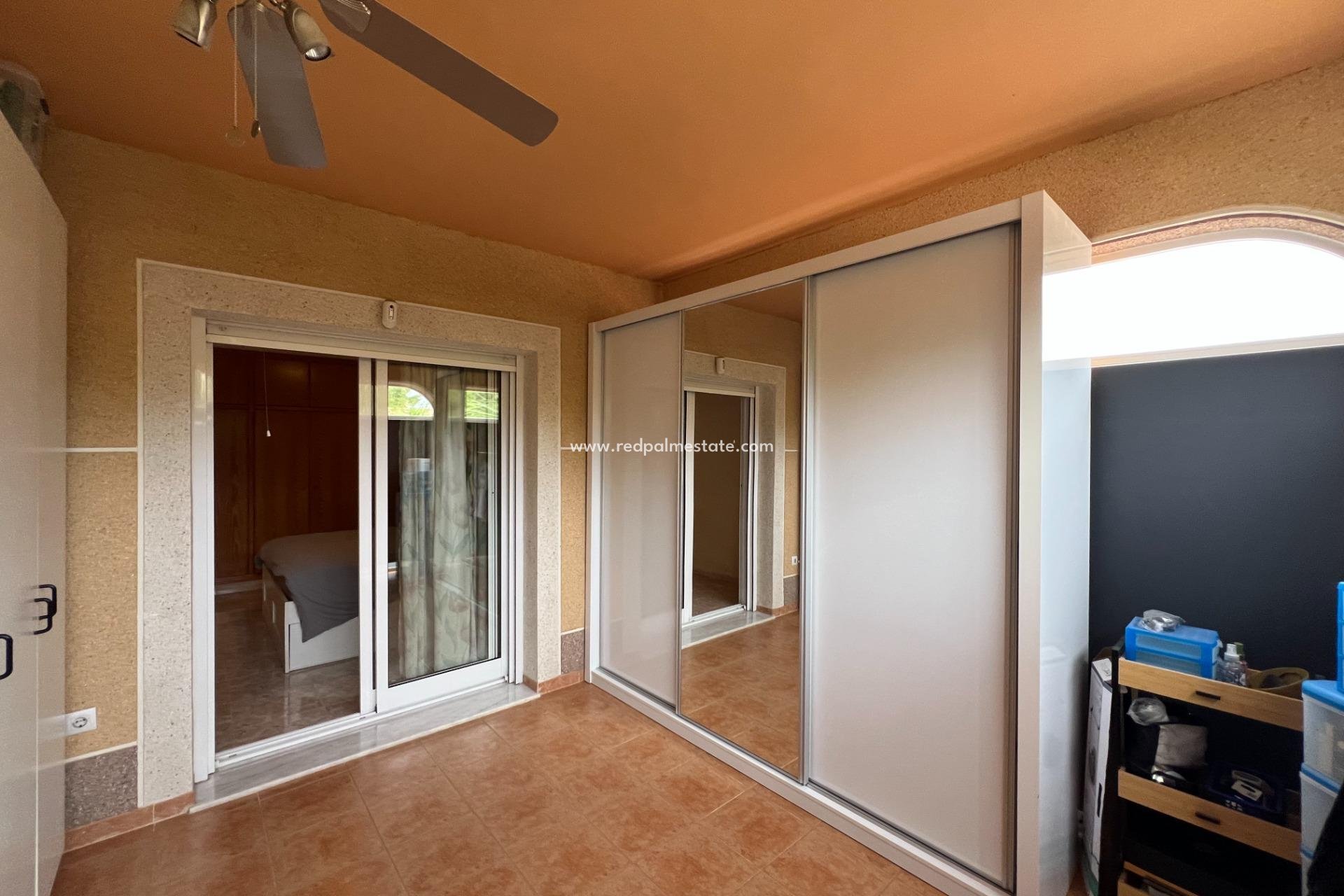 Resale - Villa -
Dolores - Cmno. Escorredor